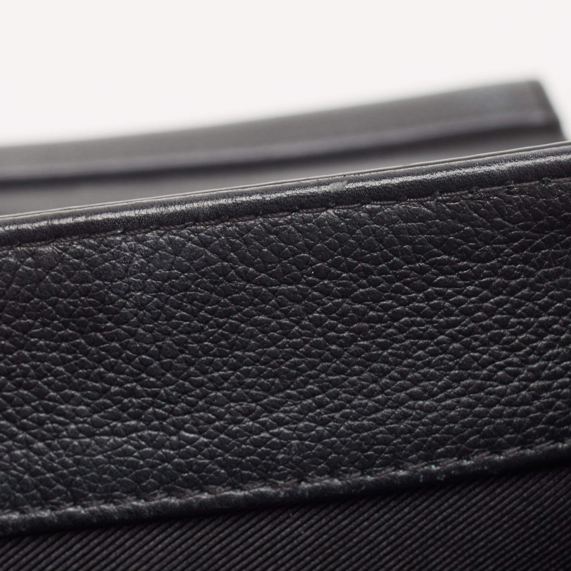 Louis Vuitton Black Leather Lockme II Bag For Sale 7