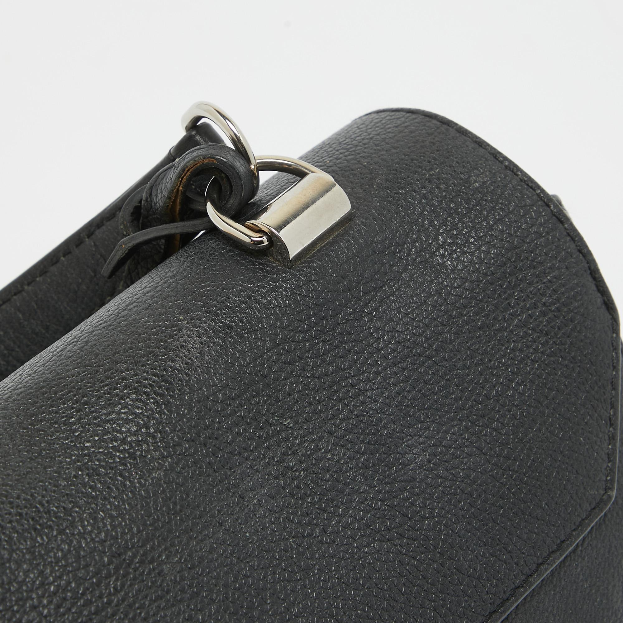 Louis Vuitton Lockme II Tasche aus schwarzem Leder im Angebot 8