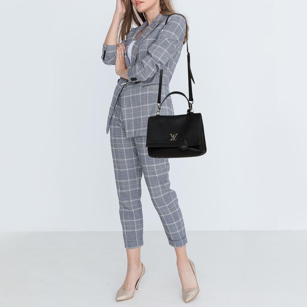 A perfect balance of chic style and minimalism, the Lockme II bag is an updated version of the Lockme tote. A delightful piece to own, it features a leather body and is secured with a silver-tone LV twist lock. It comes with a single top handle, a
