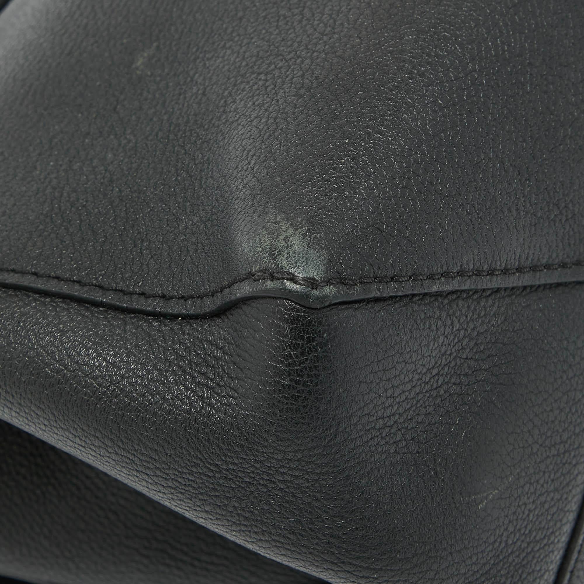 Louis Vuitton Lockme II Tasche aus schwarzem Leder im Angebot 16