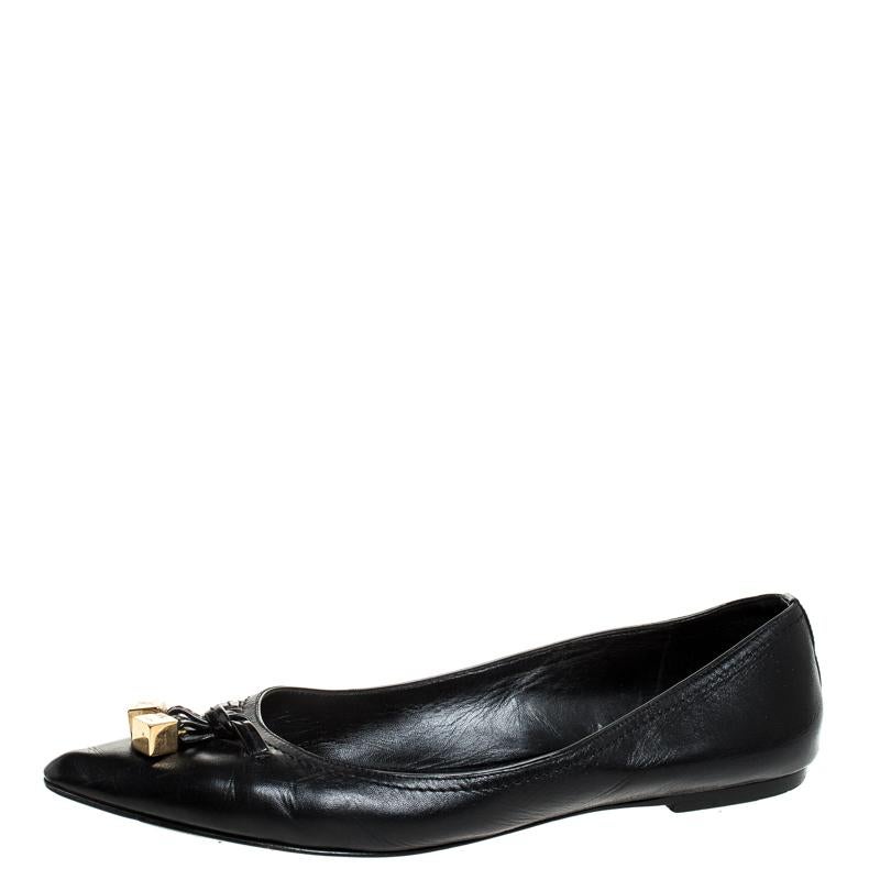 These stunning ballet flats come from the house of Louis Vuitton. Crafted in Italy, they are made of quality leather and come in a classic shade of black. They are styles with pointed toes, logo detailing on the uppers, gold-tone hardware and a