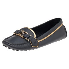 Loafers aus schwarzem Leder mit Logo von Louis Vuitton, Größe 36