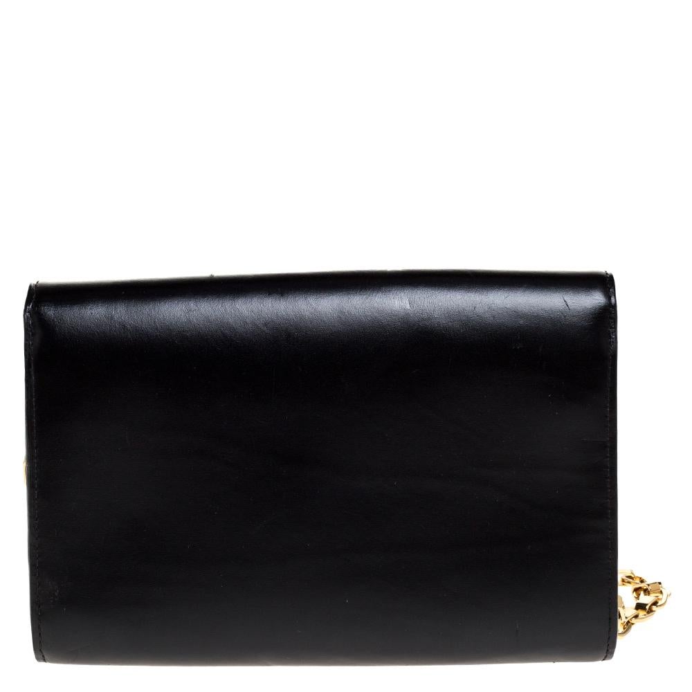 This Louise clutch by Louis Vuitton is glossy, well-crafted, and overflowing with style. From the way it has been crafted to the way it has been designed, this clutch makes a loud fashion statement with every detail. It has a leather exterior, an