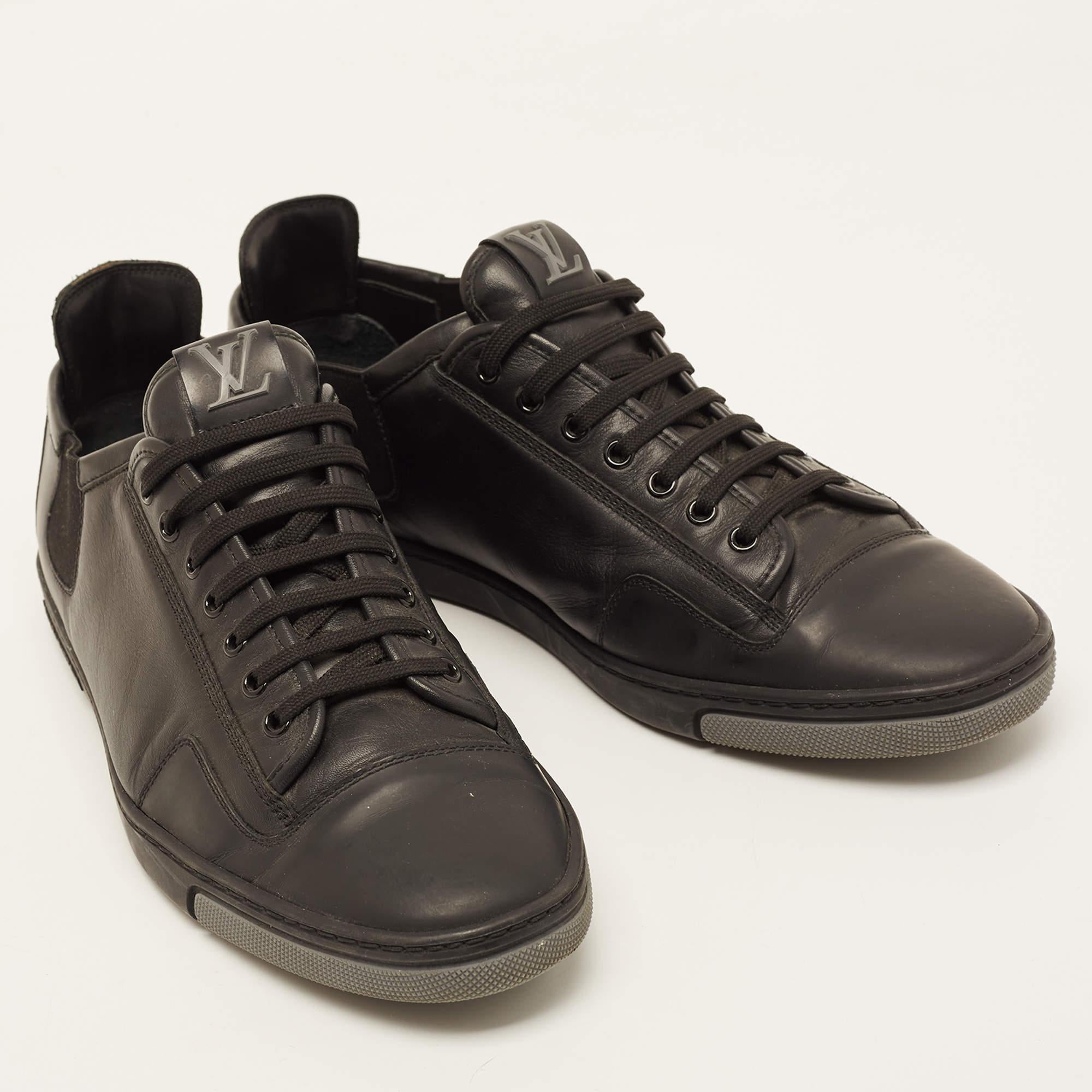 Louis Vuitton Black Leather Low Top Sneakers Size 43 In Fair Condition For Sale In Dubai, Al Qouz 2
