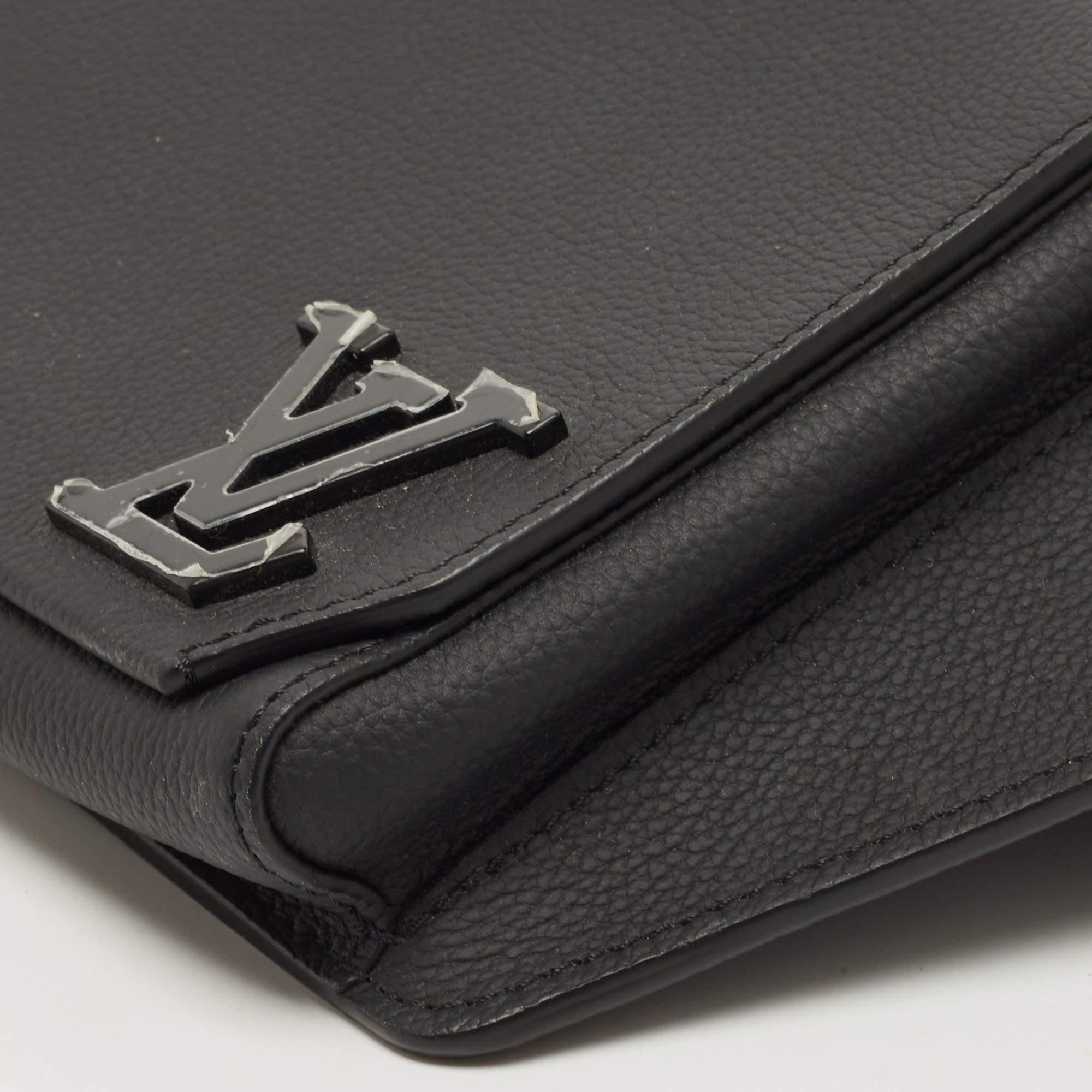 Louis Vuitton Black Leather LV Aerogram Slingbag 10