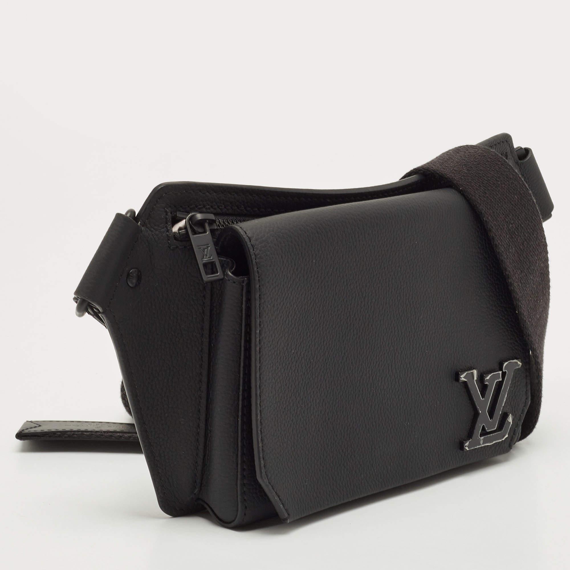 Men's Louis Vuitton Black Leather LV Aerogram Slingbag
