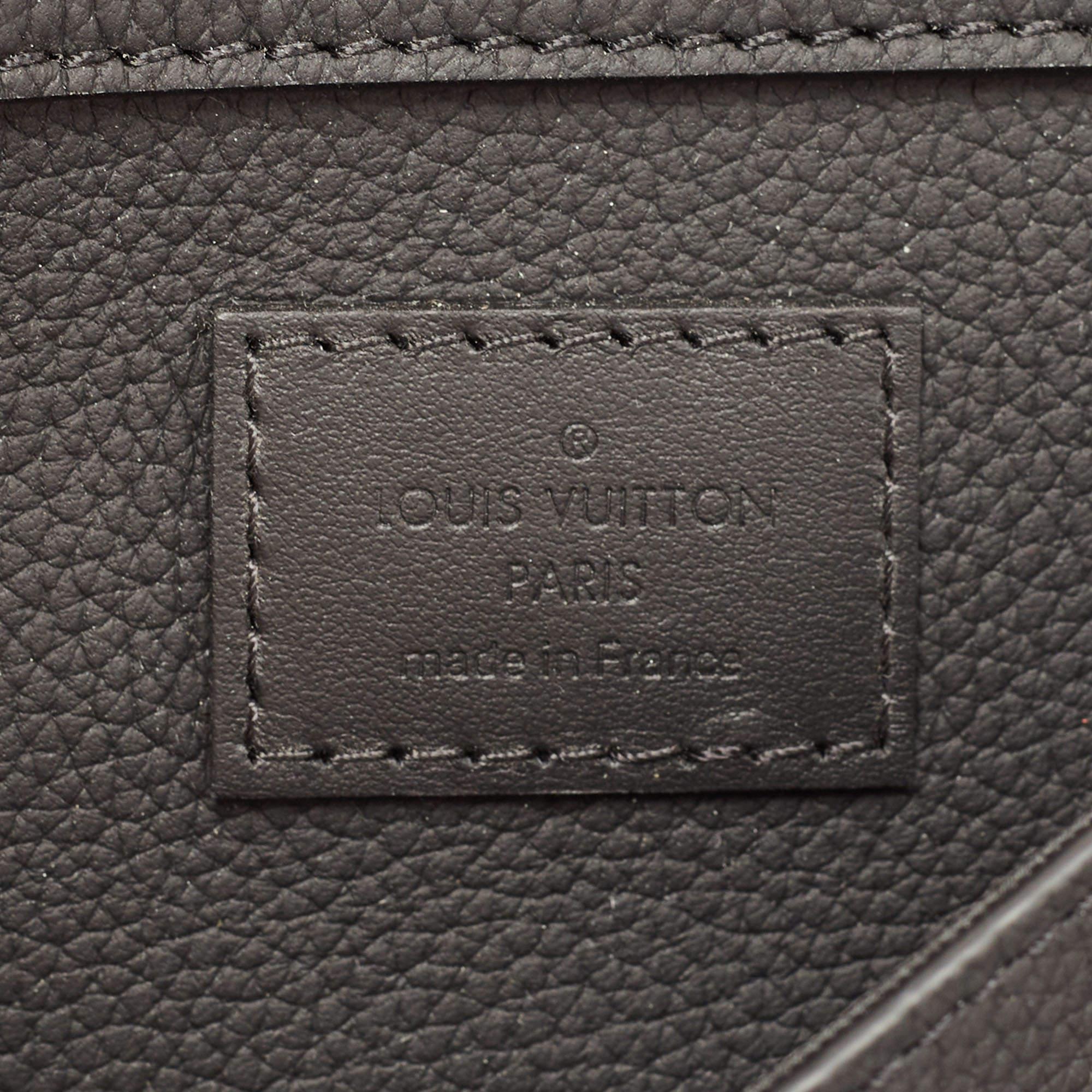 Louis Vuitton Black Leather LV Aerogram Slingbag 4
