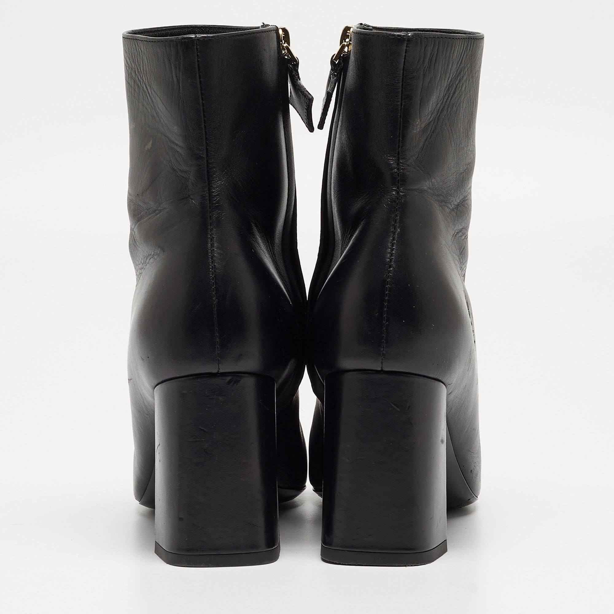 Louis Vuitton Black Leather Madeleine Block Heel Ankle Boots Size 37 In Good Condition For Sale In Dubai, Al Qouz 2