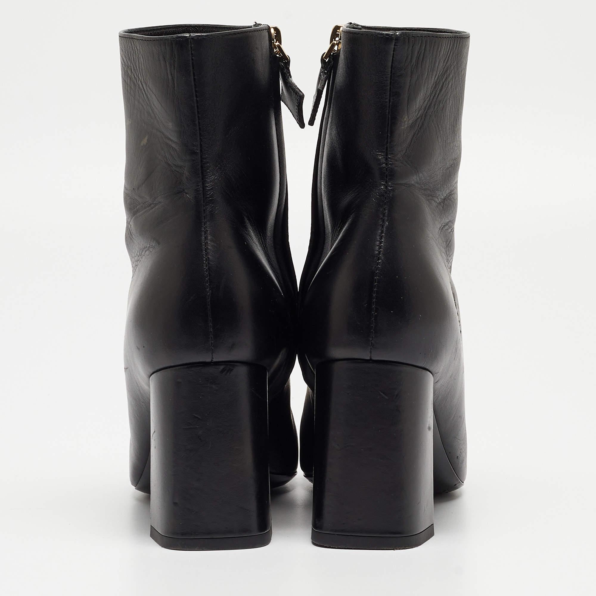 Louis Vuitton Madeleine Block Heel-Stiefeletten aus schwarzem Leder Größe 37 im Angebot 2