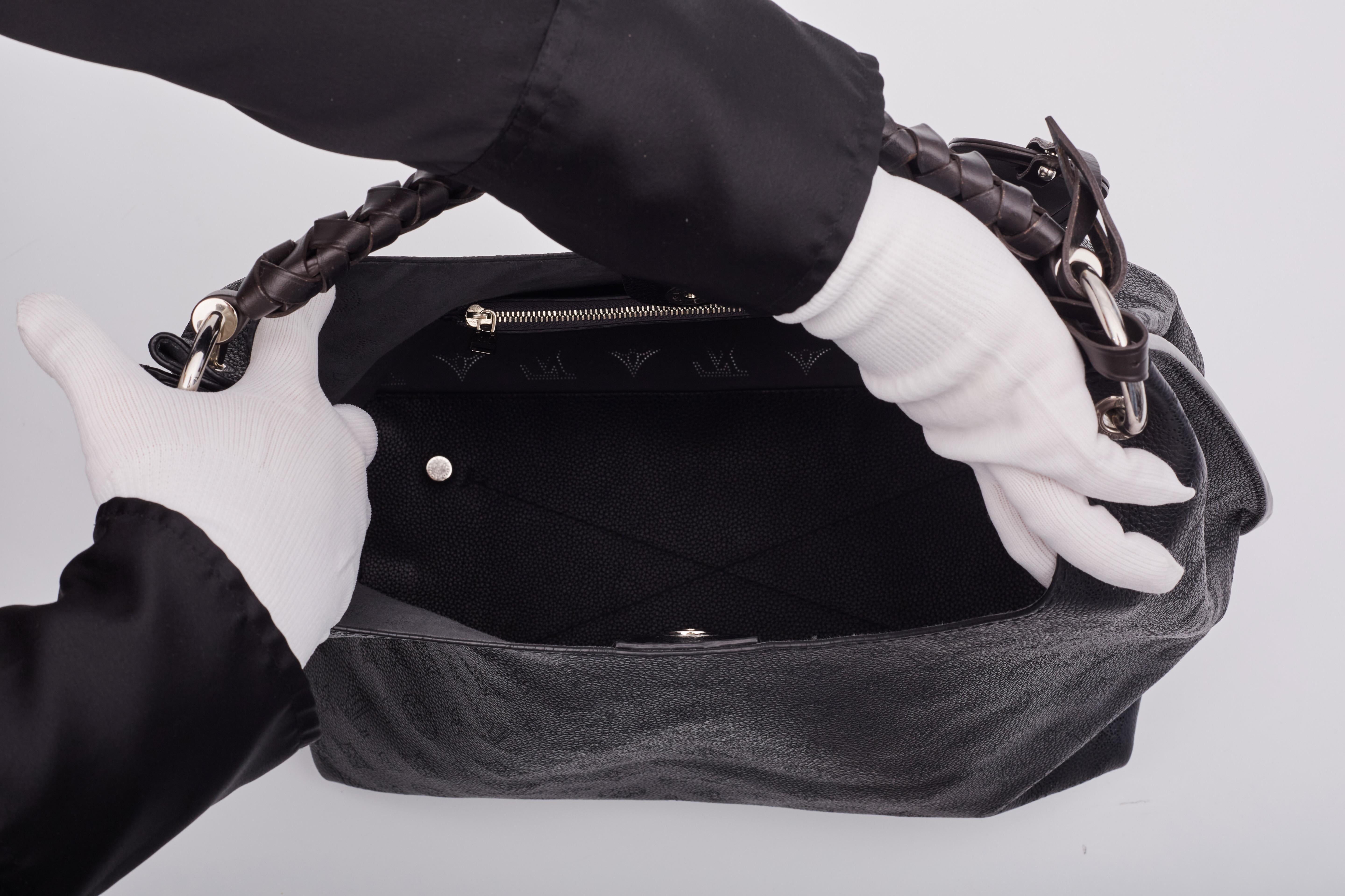 Louis Vuitton Black Leather Mahina Hobo Silver Hrdwr For Sale 6
