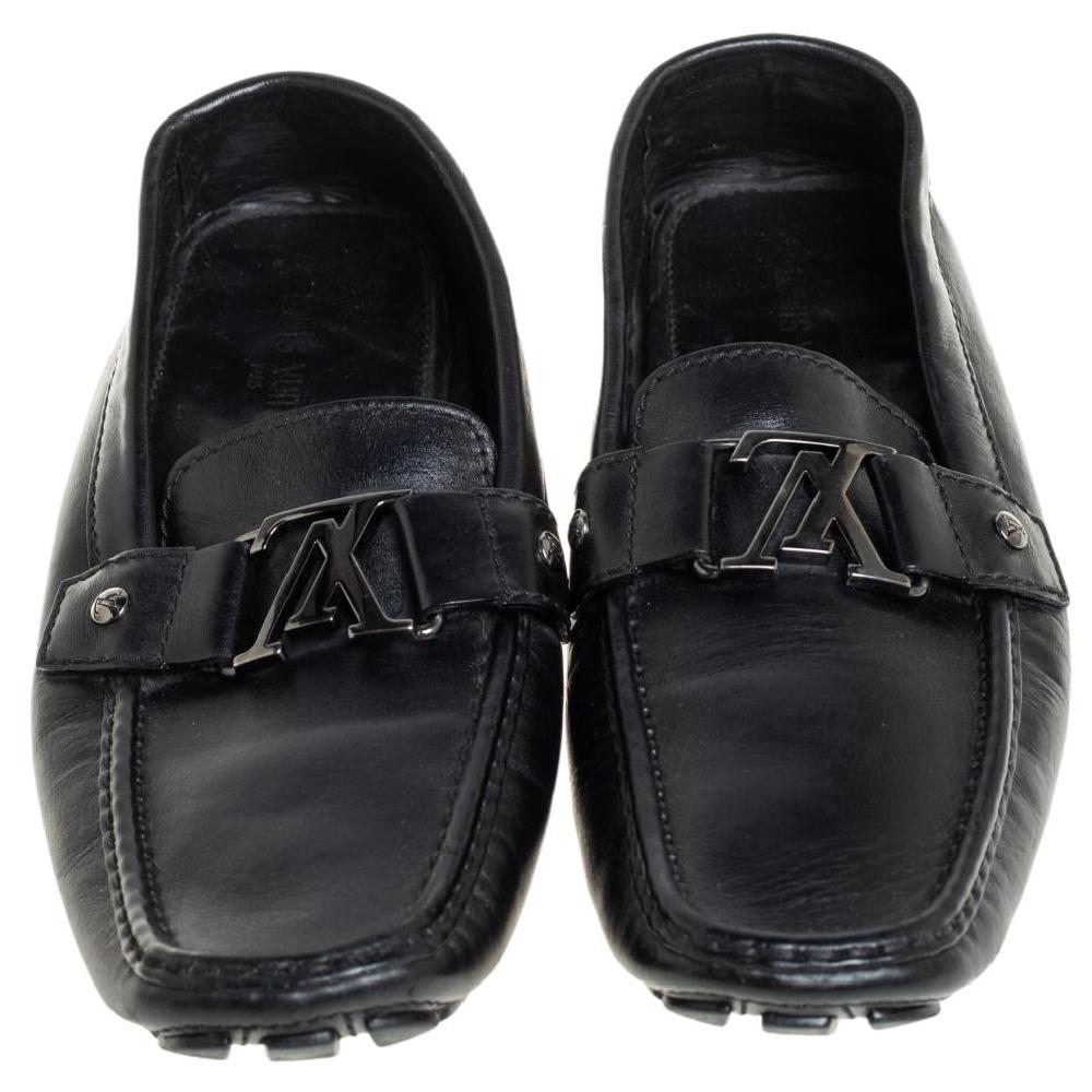 Look sharp and neat with this pair of Monte Carlo loafers from Louis Vuitton. They have been crafted from black leather and designed with the art of fine stitching and the signature LV on the uppers. The pair is complete with comfortable insoles and