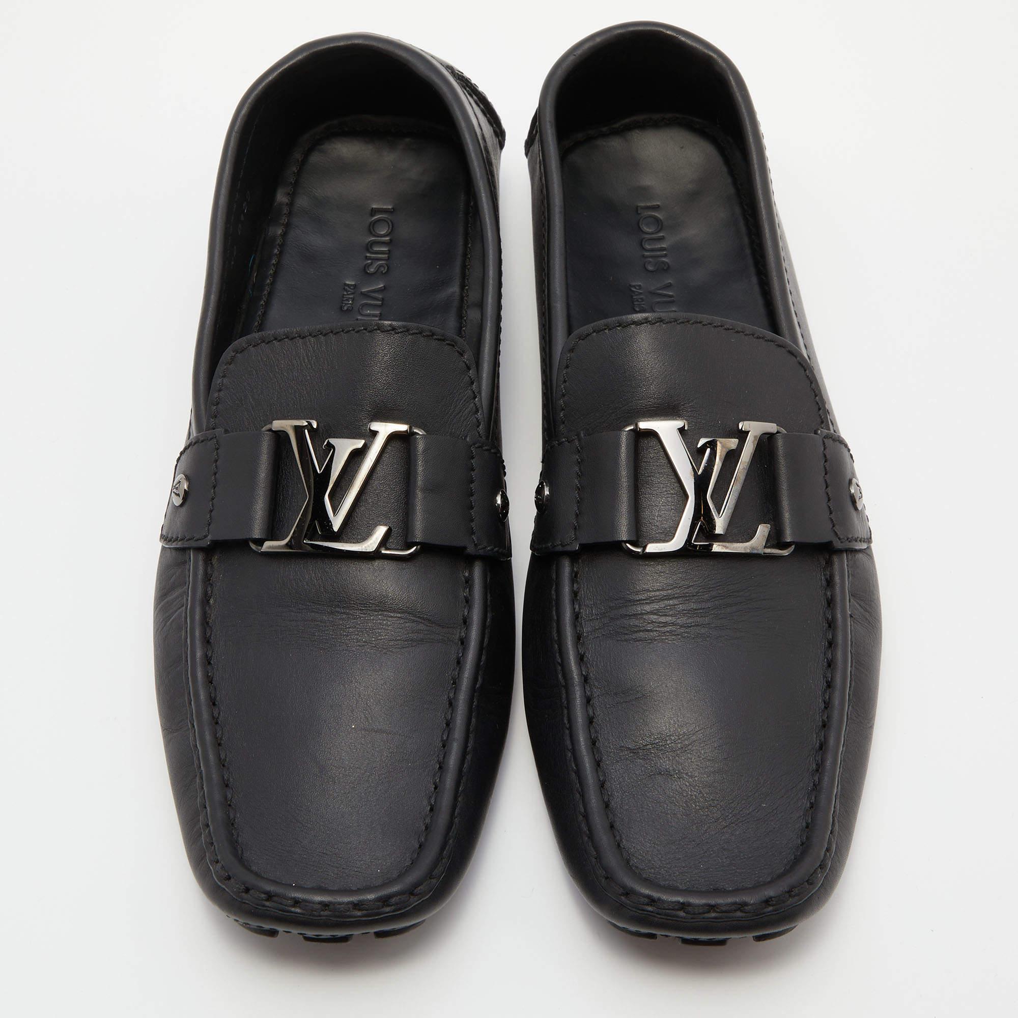 These Louis Vuitton loafers are durable and classy. Created from quality materials, they feature relaxing footbeds and will lend you optimal grip while walking.

