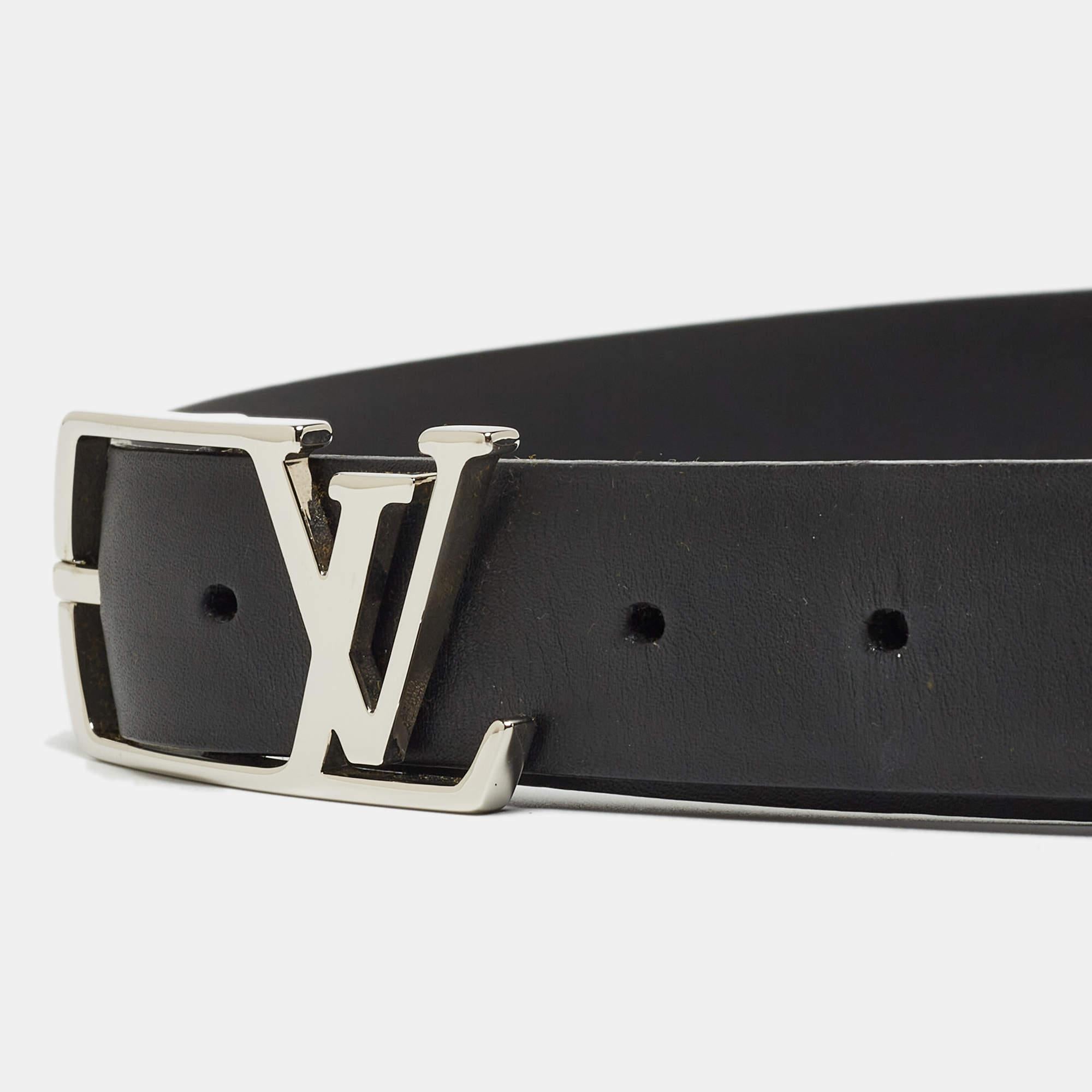 Pick this subtle piece of accessory to upgrade your formal ensembles. The Neogram belt from Louis Vuitton is crafted with black leather. It features an LV logo and a pin buckle closure in silver-tone hardware.

