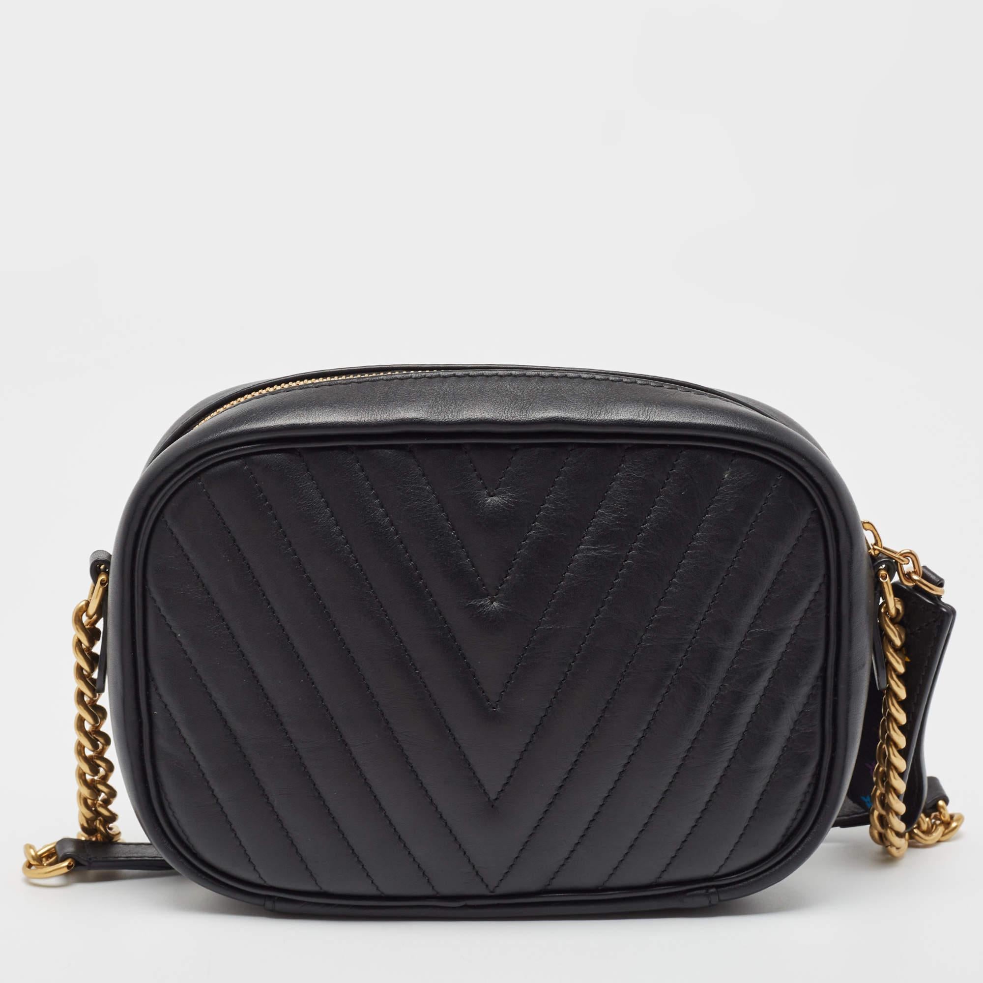 This LV camera bag is an example of the brand's fine designs that are skillfully crafted to project a classic charm. It is a functional creation with an elevating appeal.

