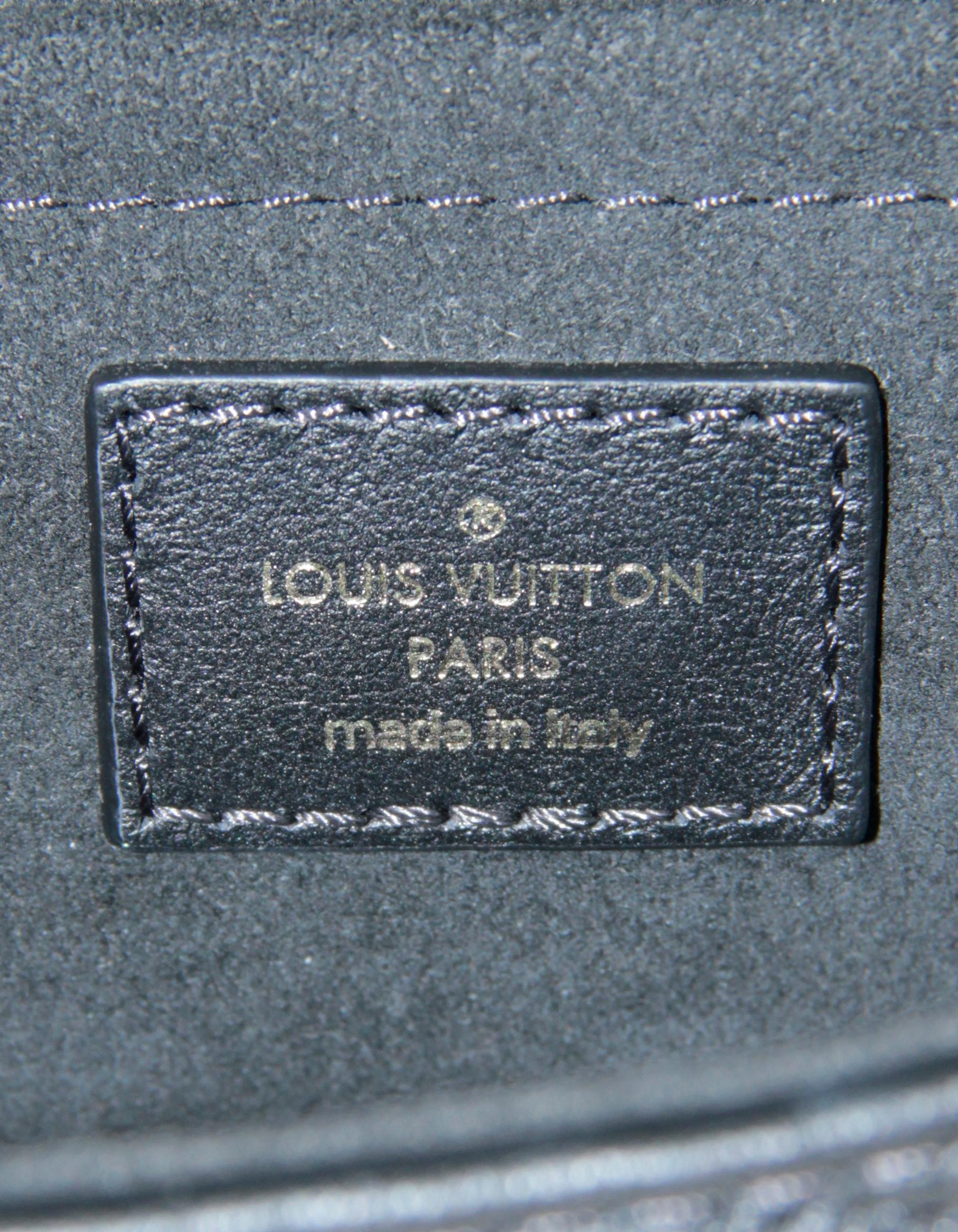 Louis Vuitton Black Leather New Wave MM Chain Shoulder/Crossbody Bag In Excellent Condition In New York, NY