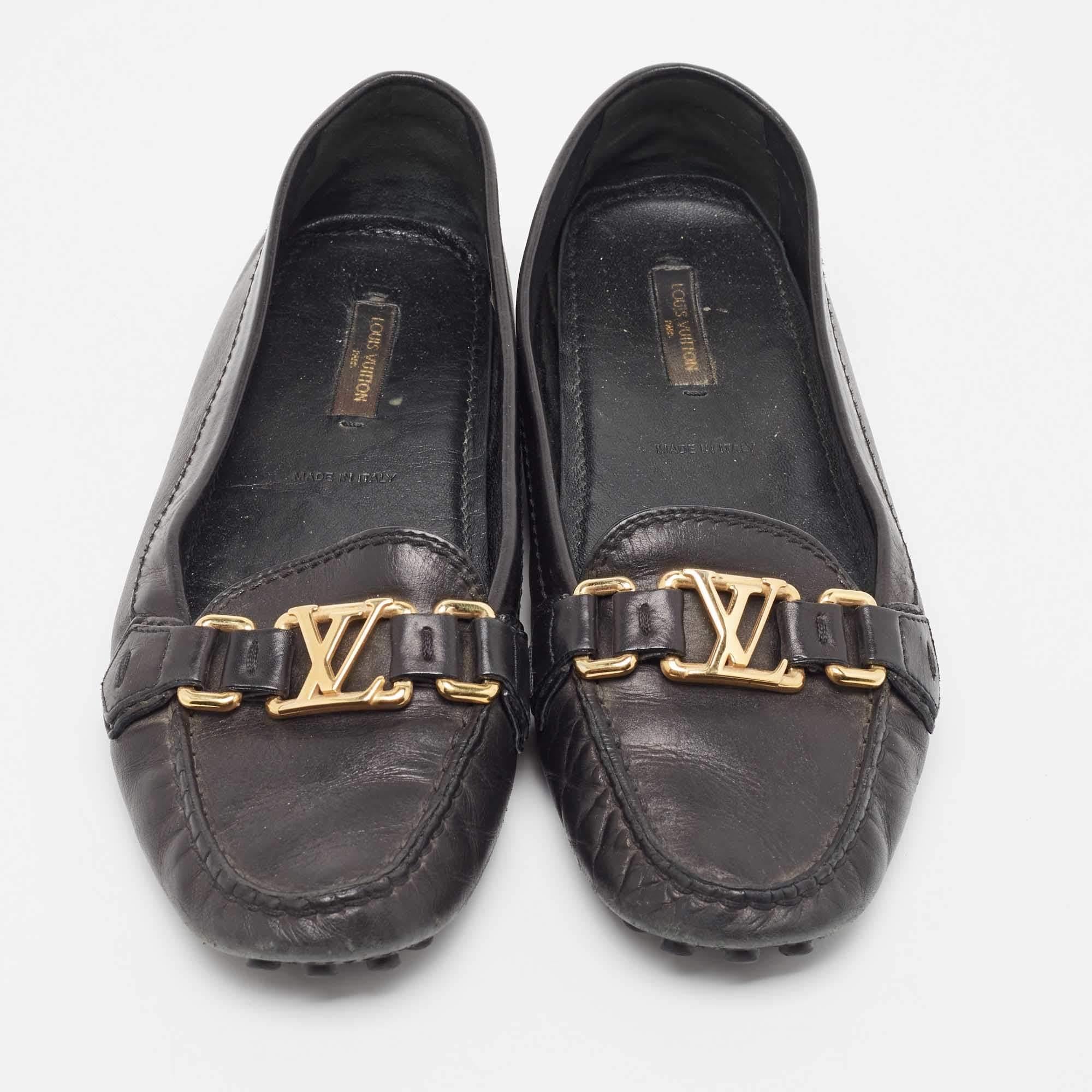 Louis Vuitton Black Leather Oxford Loafers Size 37.5 In Good Condition For Sale In Dubai, Al Qouz 2