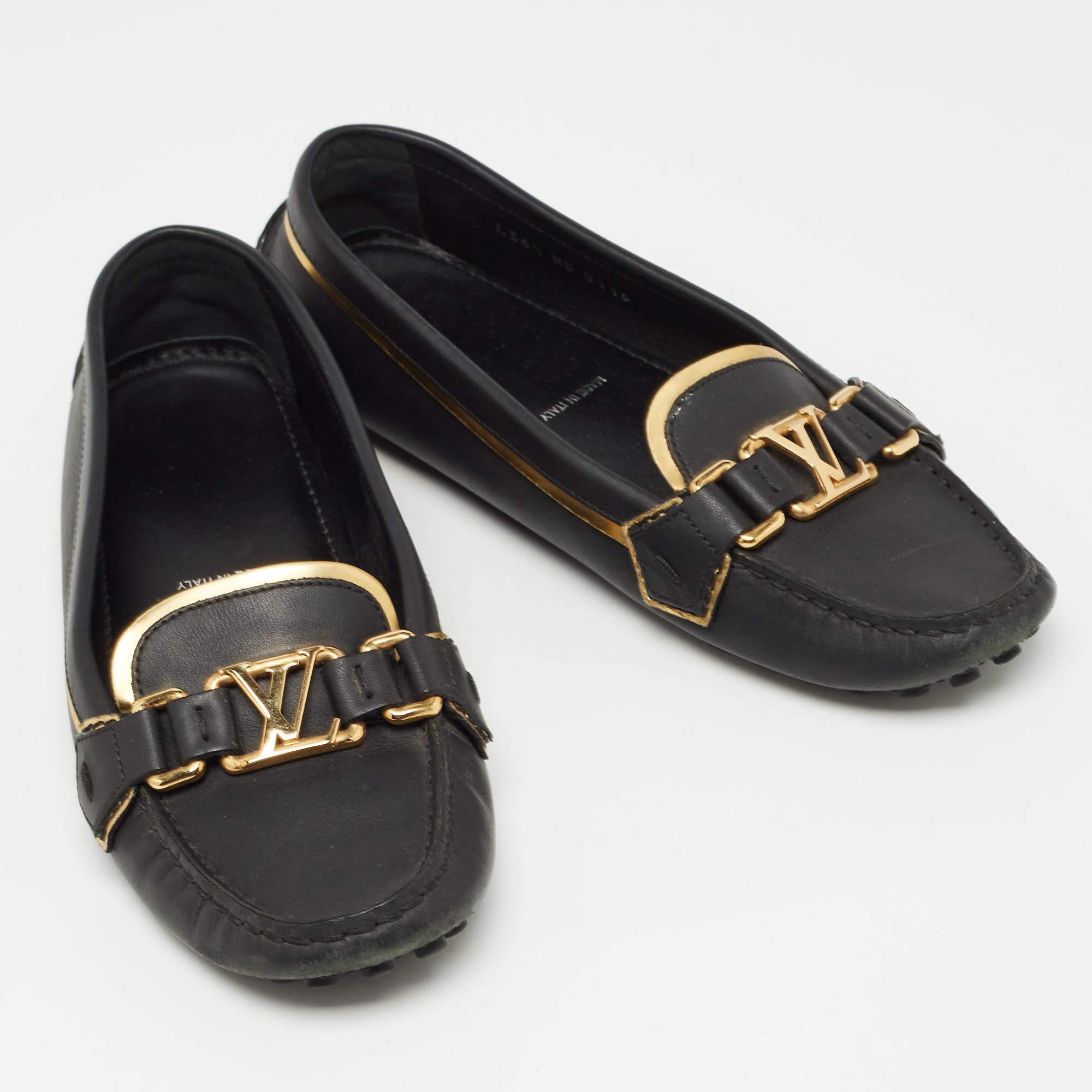 These well-crafted LV loafers have got you covered for all-day plans. They come in a versatile design, and they look great on the feet.

