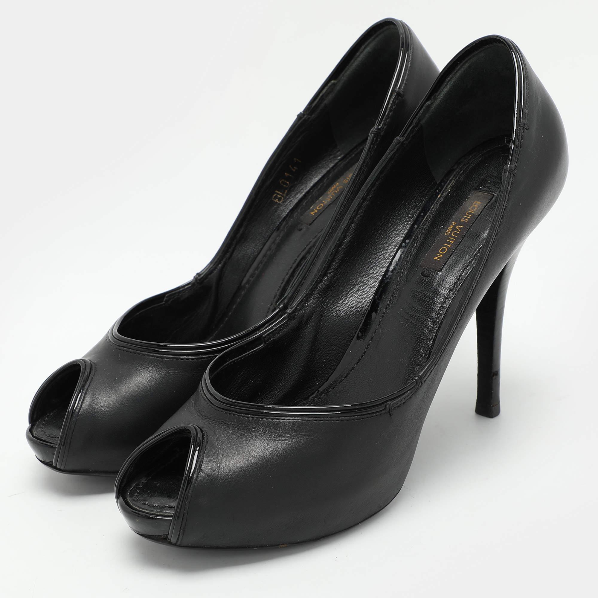 La tradición de excelencia de la casa de moda, unida a la sensibilidad del diseño moderno, hacen de estos zapatos de salón LV una elección fabulosa. Te ayudarán a conseguir un look chic con facilidad.