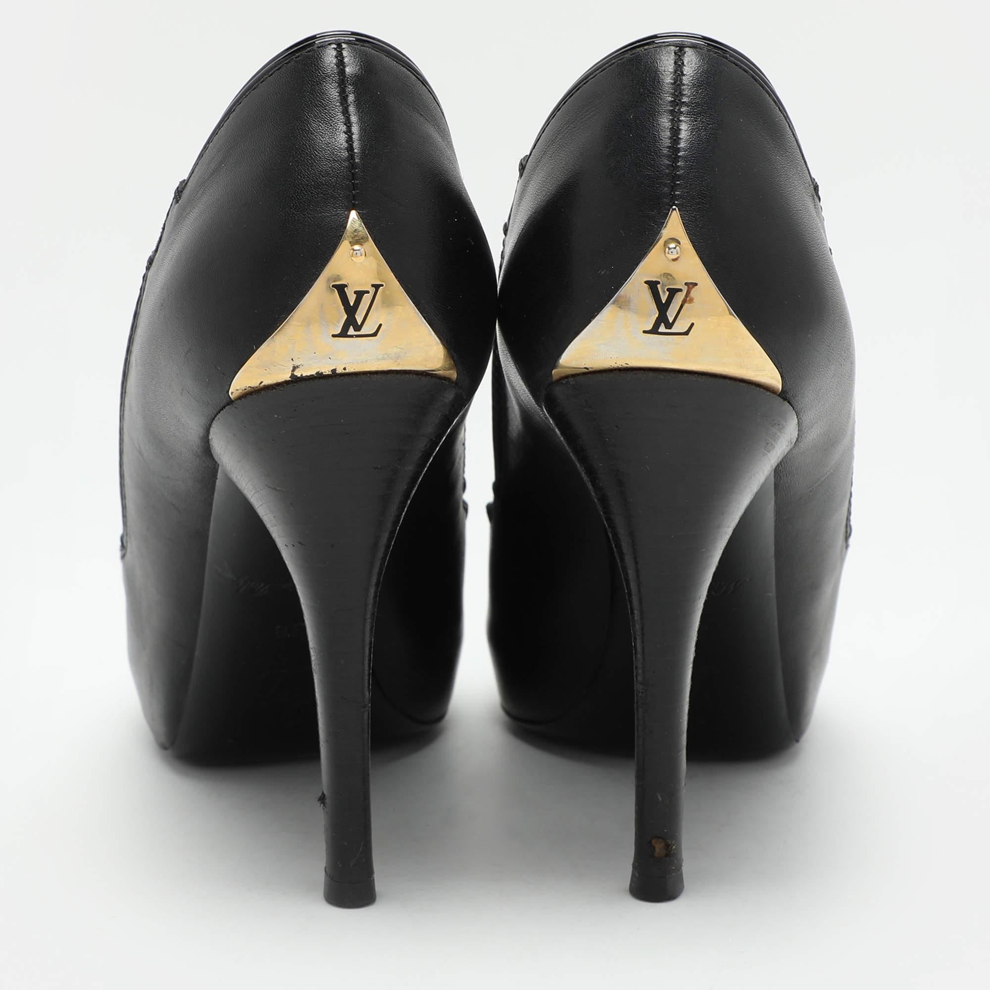 De las mujeres Louis Vuitton Bombas de punta de cuero negro Tamaño 38 en venta