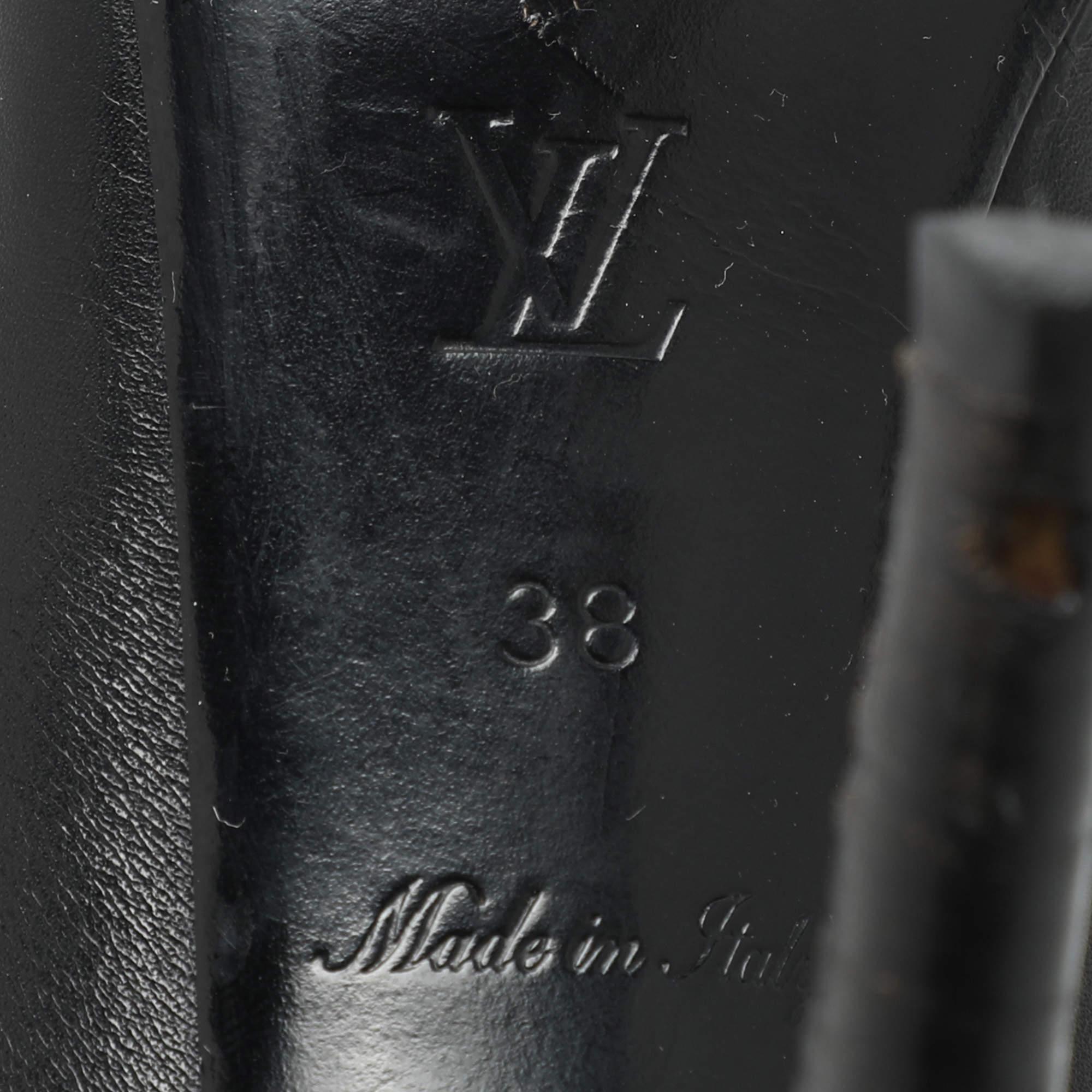 Louis Vuitton Bombas de punta de cuero negro Tamaño 38 en venta 2