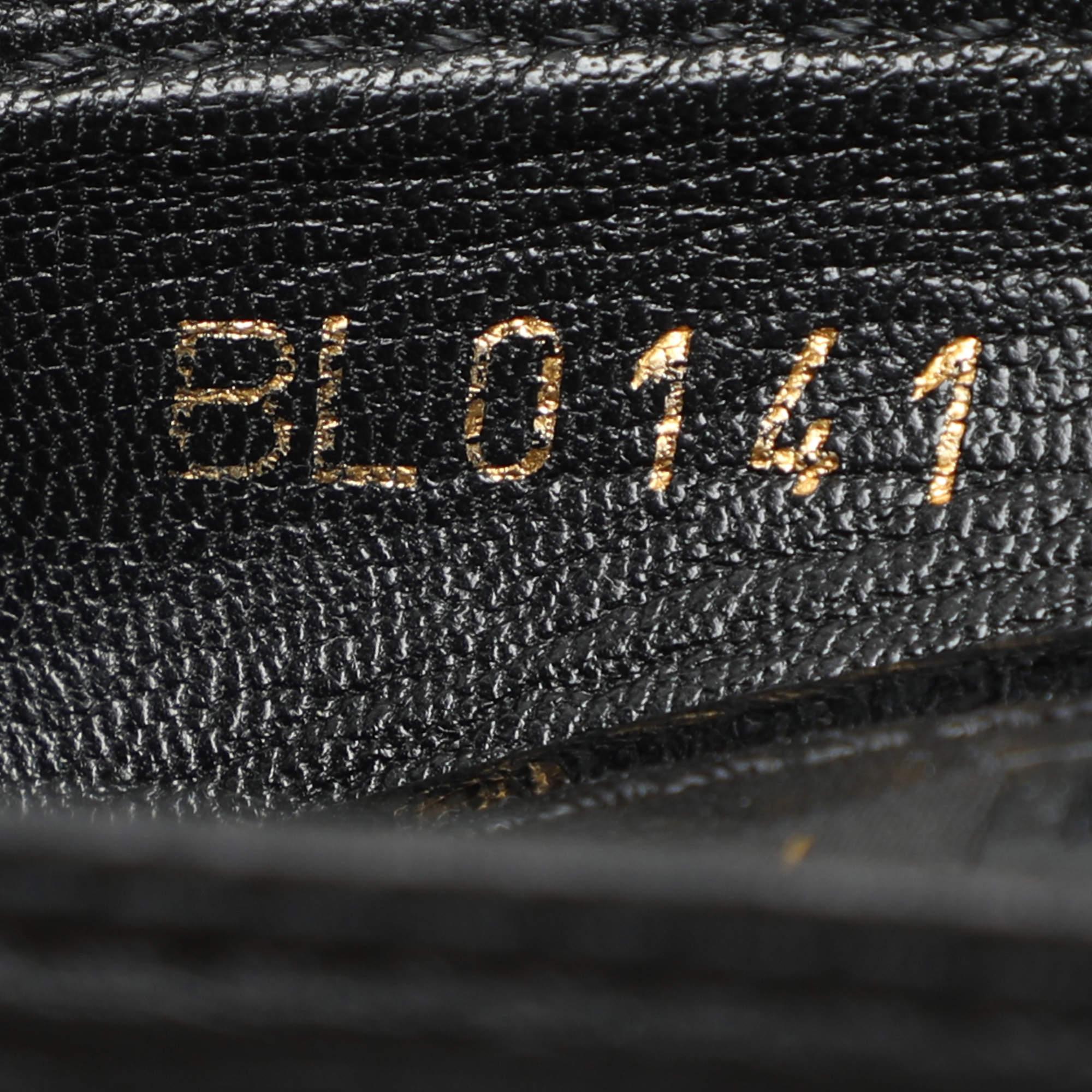 Louis Vuitton Bombas de punta de cuero negro Tamaño 38 en venta 3