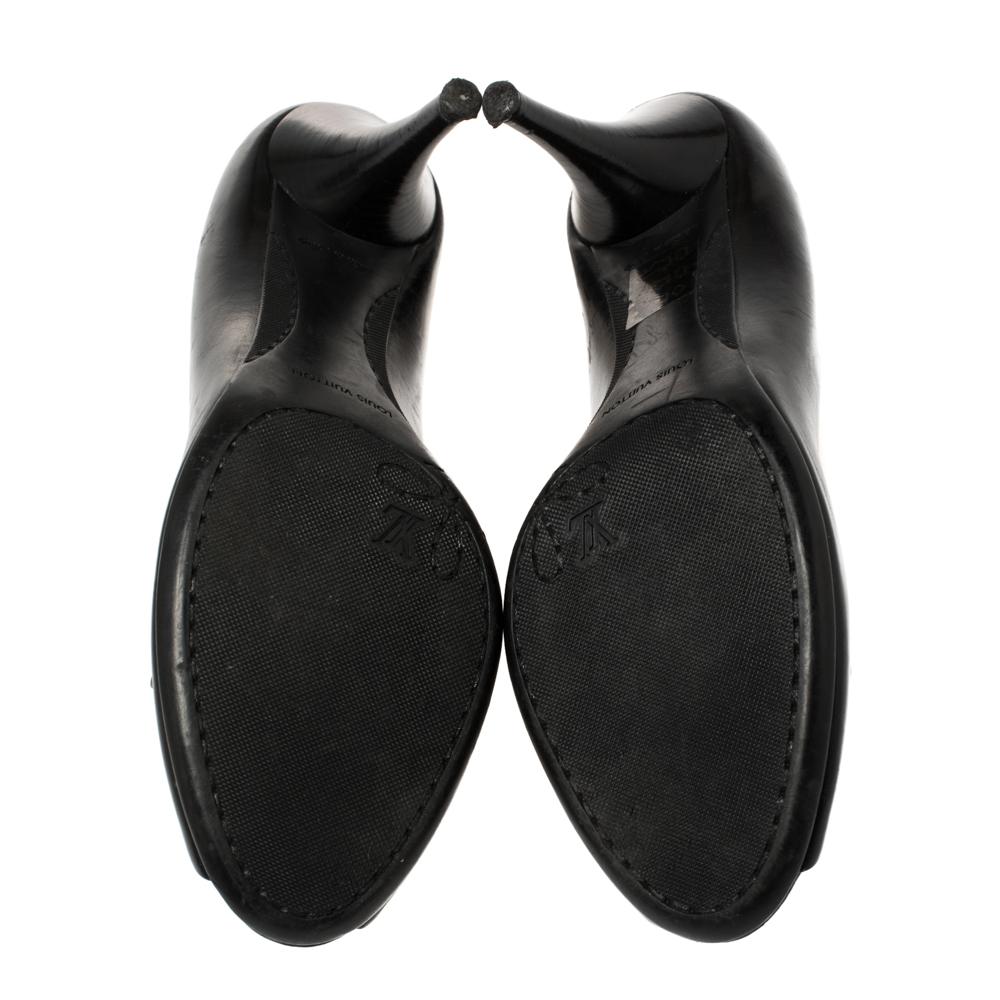 Louis Vuitton Black Leather Peep Toe Pumps Size 38.5 In Good Condition For Sale In Dubai, Al Qouz 2