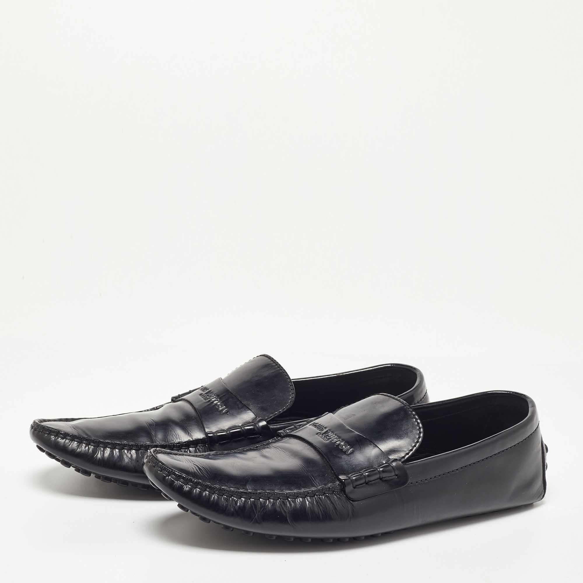 Practical, fashionable, and durable—these LV loafers are carefully built to be fine companions to your everyday style. They come made using the best materials to be a prized buy.

