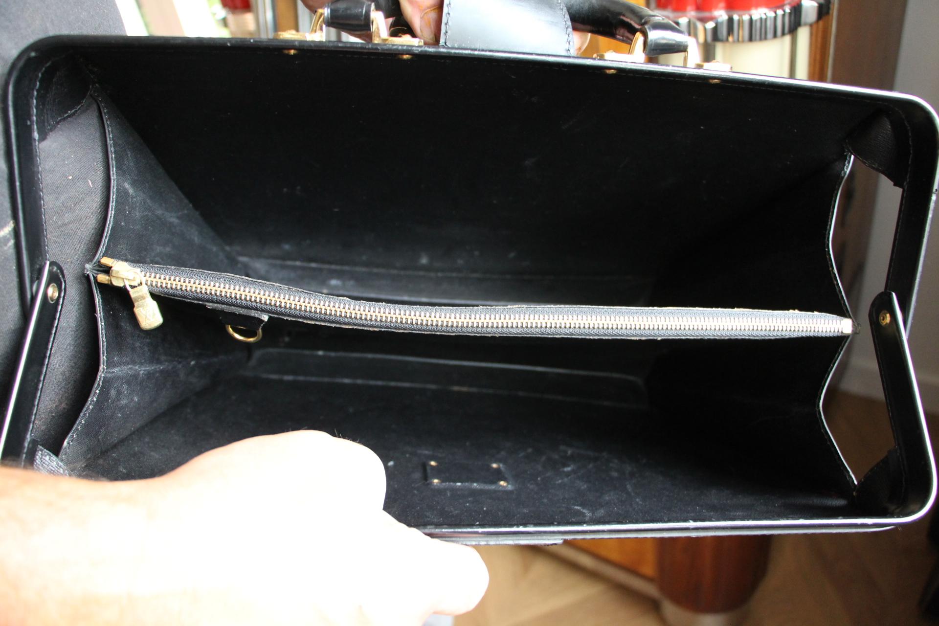 Louis Vuitton Black Leather Pilot or Doctor's Briefcase, Louis vuitton Serviette 9