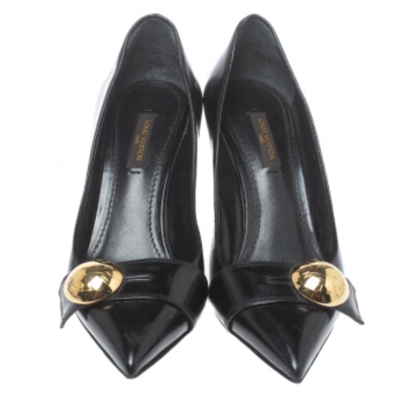 Schwarze Louis Vuitton-Pumps aus Leder mit spitzer Zehe Größe 36.5 im Zustand „Relativ gut“ im Angebot in Dubai, Al Qouz 2