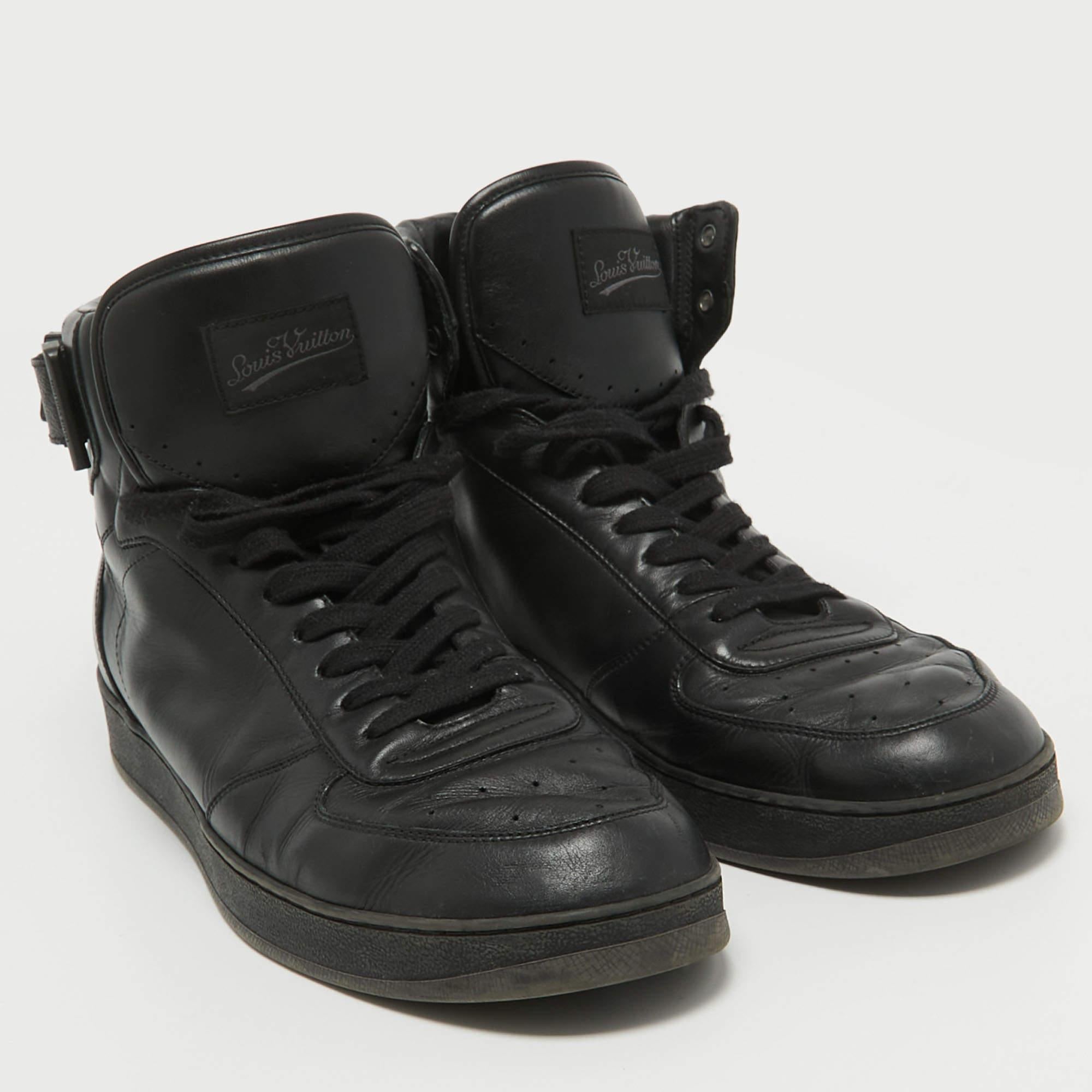 Louis Vuitton Black Leather Rivoli High Top Sneakers Size 43 In Good Condition For Sale In Dubai, Al Qouz 2