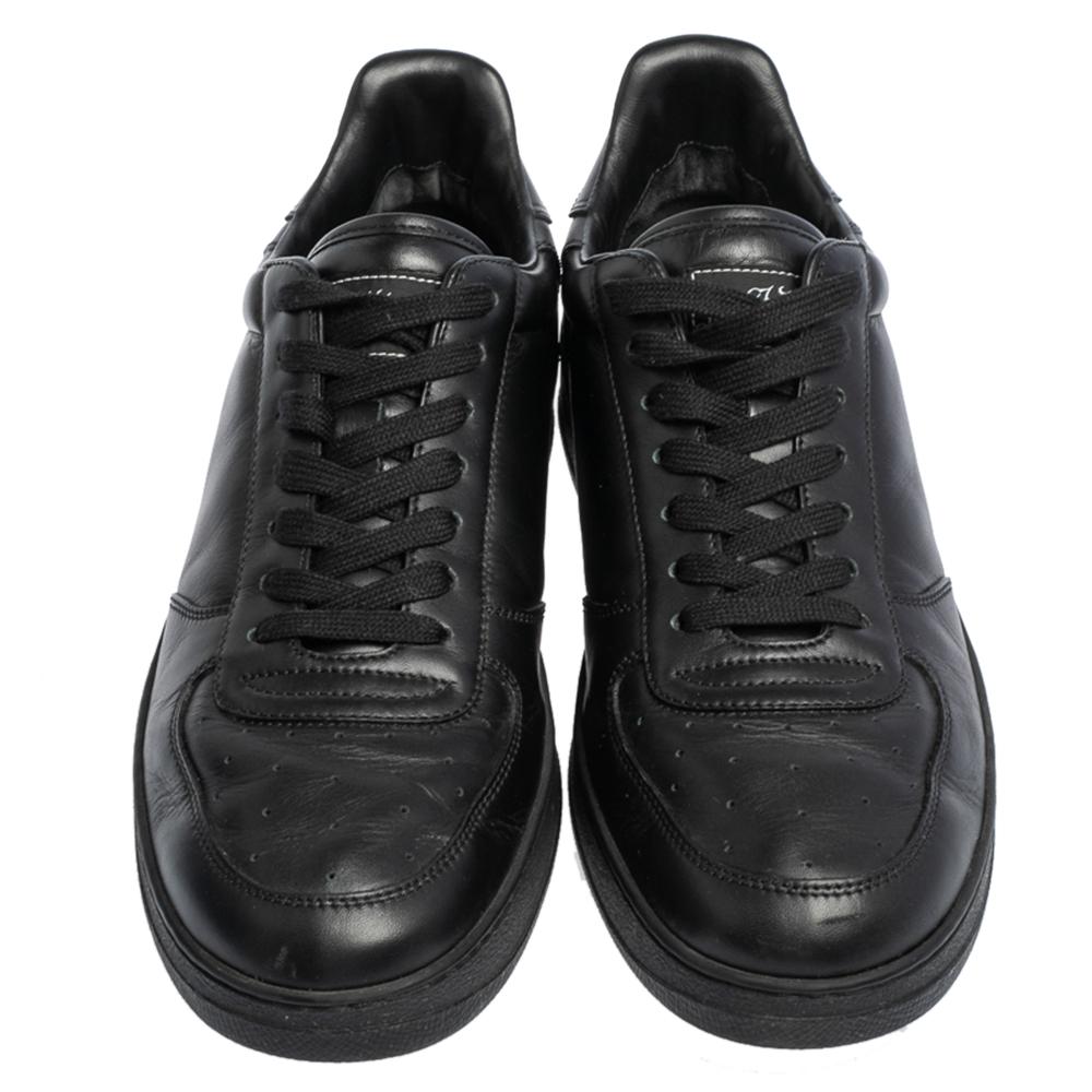 These black sneakers from Louis Vuitton are perfect for days when you wish for comfort and style! The Rivoli sneakers are crafted from leather and feature round toes, lace-ups on the vamps, and tough rubber soles. They are finished with the label on
