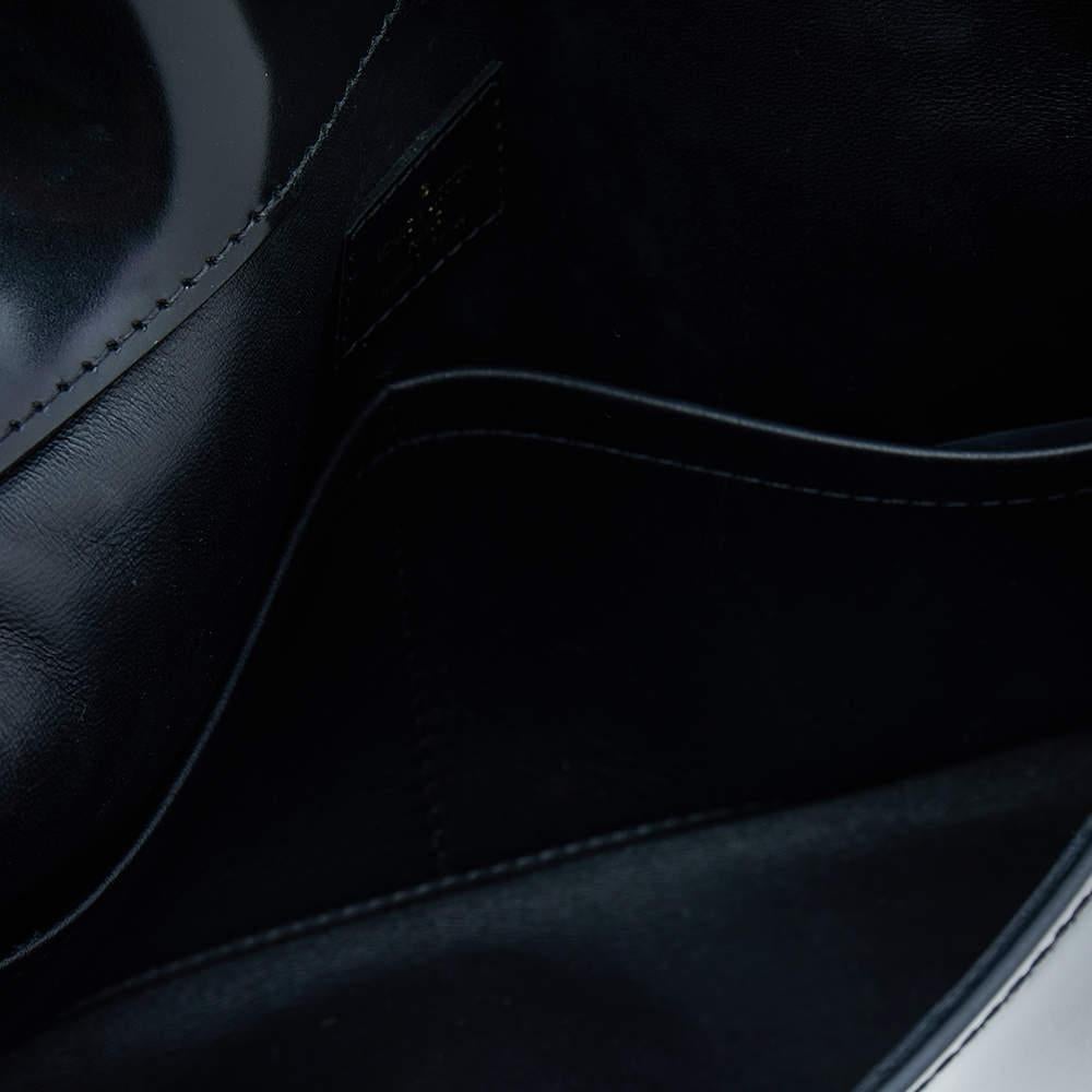 Louis Vuitton - Sac en cuir noir Triangle PM en vente 1