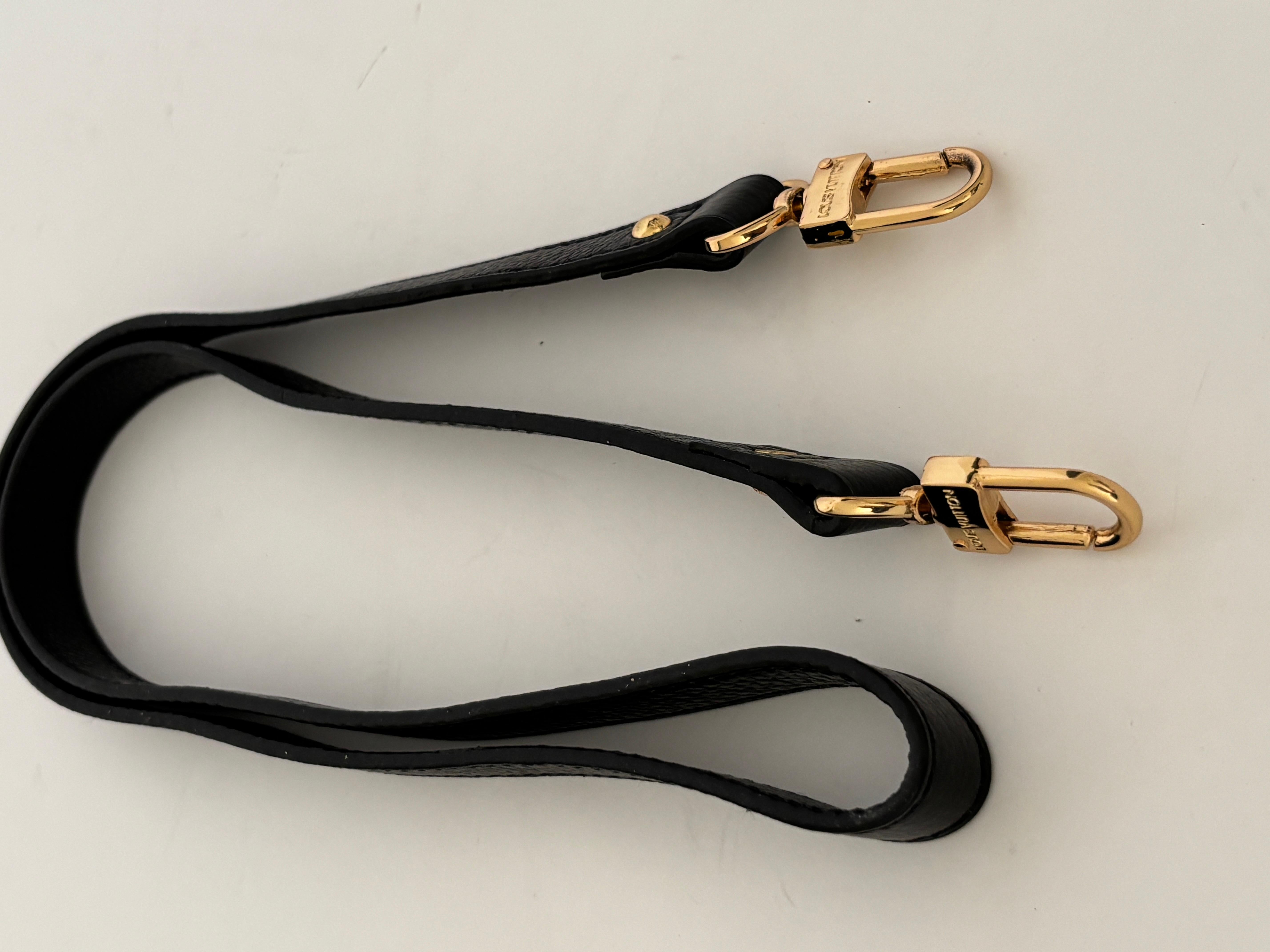 Louis Vuitton Black Leather Shoulder Strap with Gold-Tone Hardware For Sale 7