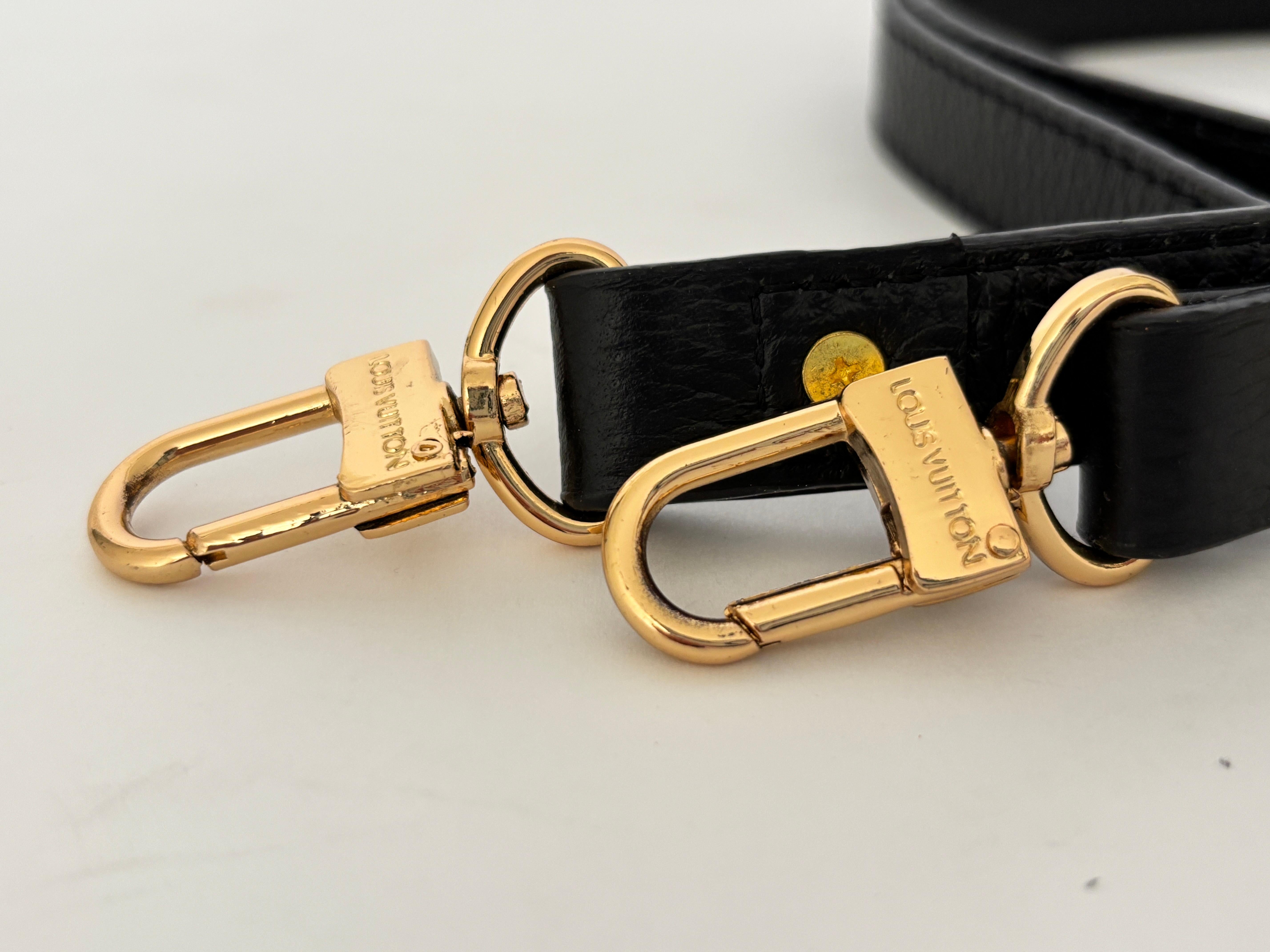 Louis Vuitton Black Leather Shoulder Strap with Gold-Tone Hardware In Good Condition For Sale In North Hollywood, CA