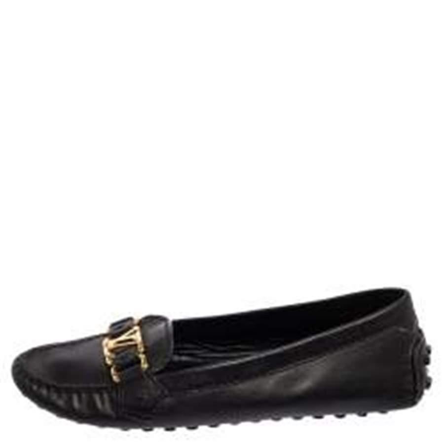 Louis Vuitton's loafers are loved by men and women worldwide as they are perfect for making a fashion statement. These black loafers are crafted from leather into a chic design. They flaunt round toes, LV motifs on the vamps, comfortable