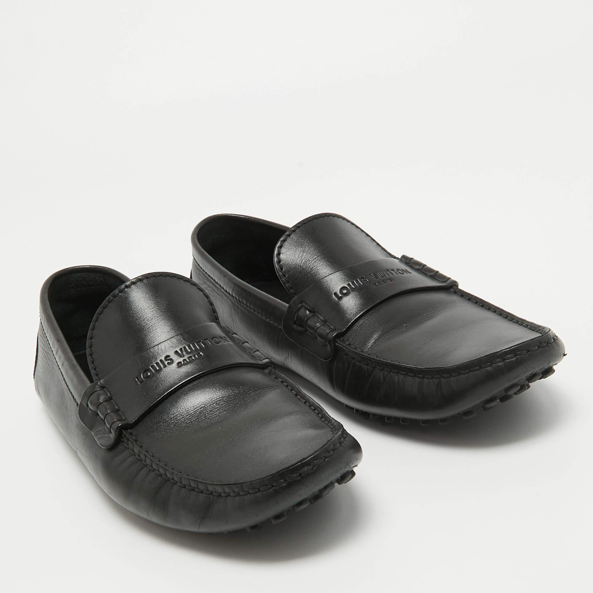 Louis Vuitton Black Leather Slip On Loafers Size 42.5 In Good Condition For Sale In Dubai, Al Qouz 2