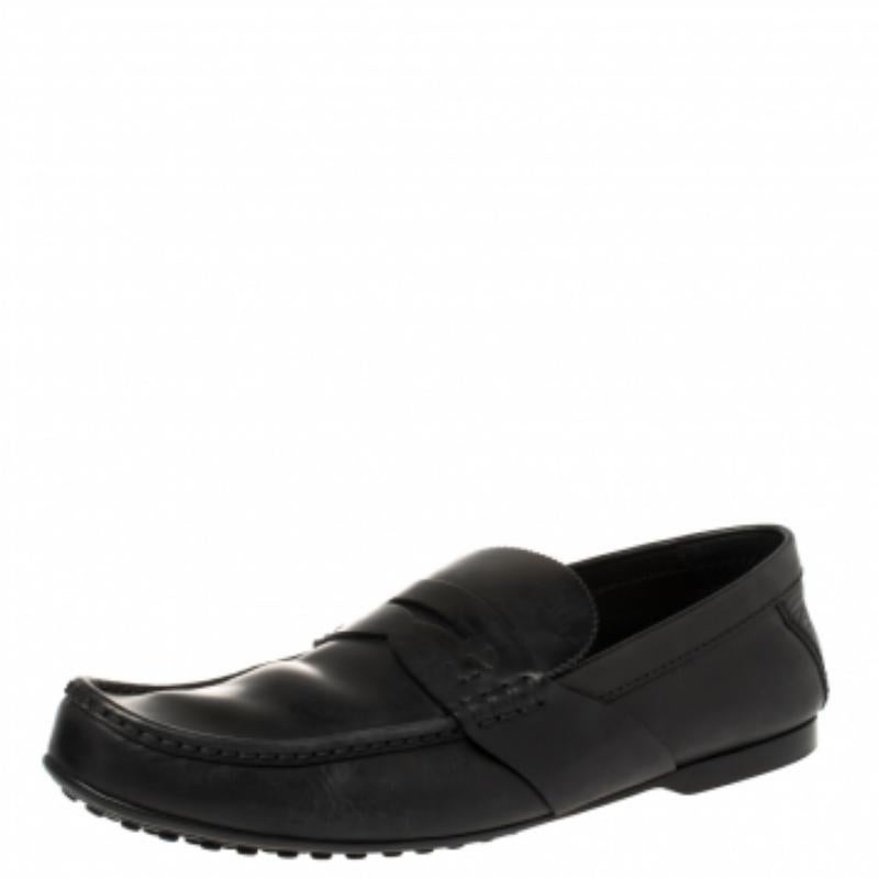 Look sharp and neat with this pair of loafers from Louis Vuitton. They have been crafted from black leather and designed with the brand label-stitched strap on the uppers. The pair is complete with comfortable insoles and rubber soles.