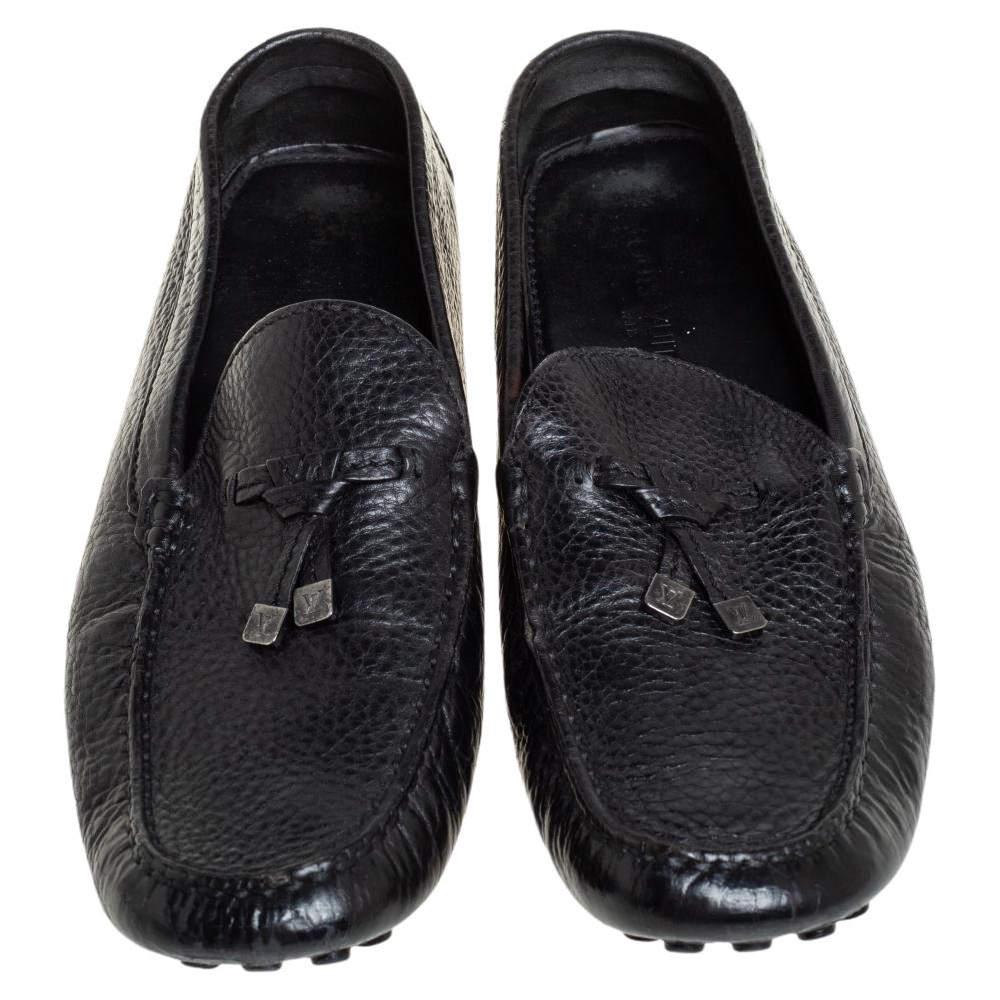 Enjoy every step in this finely-made pair of black loafers from Louis Vuitton. Crafted from leather, the slip-on loafers offer a comfortable fit and a durable wearing experience.

