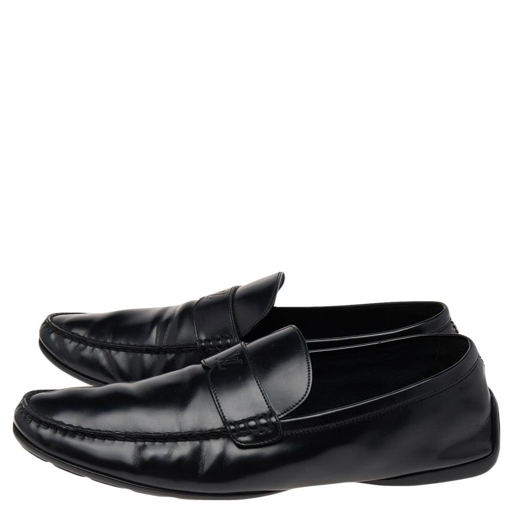 Louis Vuitton Black Leather Slip on Loafers Size 44.5 In Good Condition For Sale In Dubai, Al Qouz 2