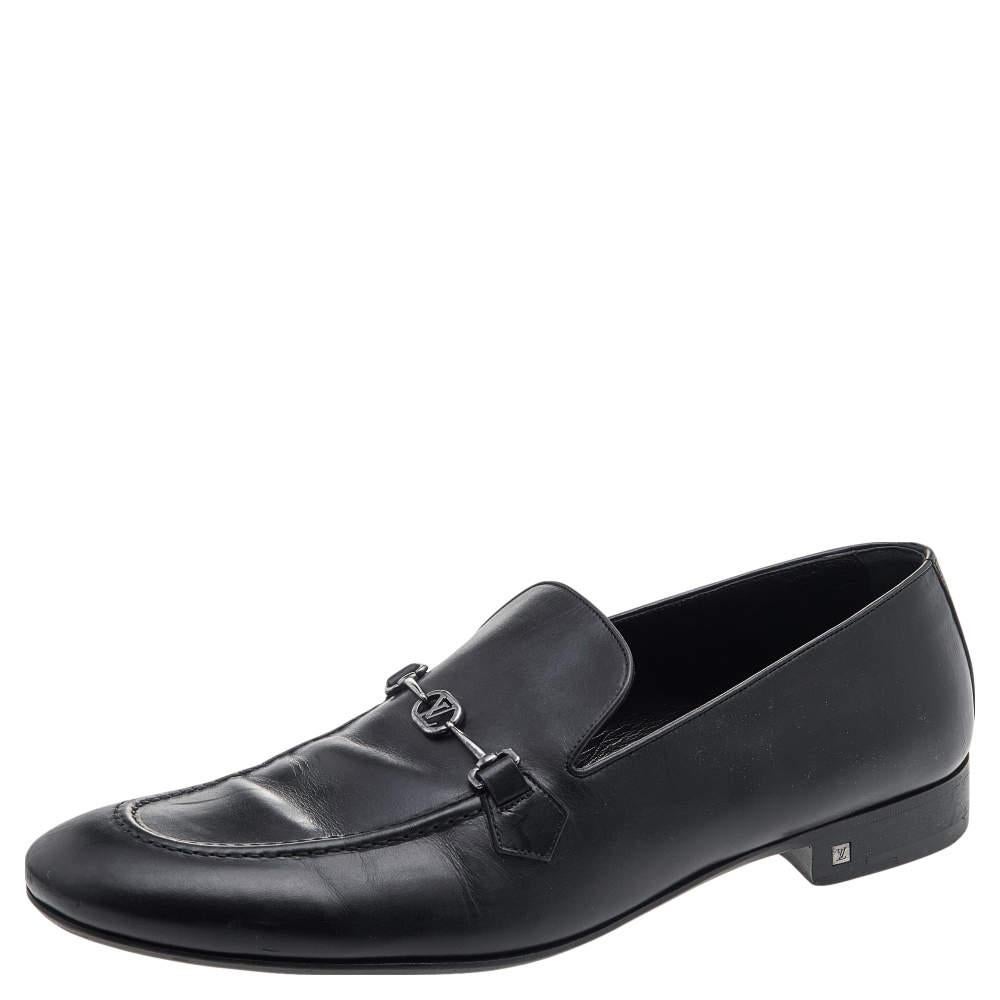 Stylish and super comfortable, this pair of loafers by Louis Vuitton will make a great addition to your shoe collection. They have been crafted from leather and styled with logo accents. Leather insoles and robust outsoles beautifully complete the