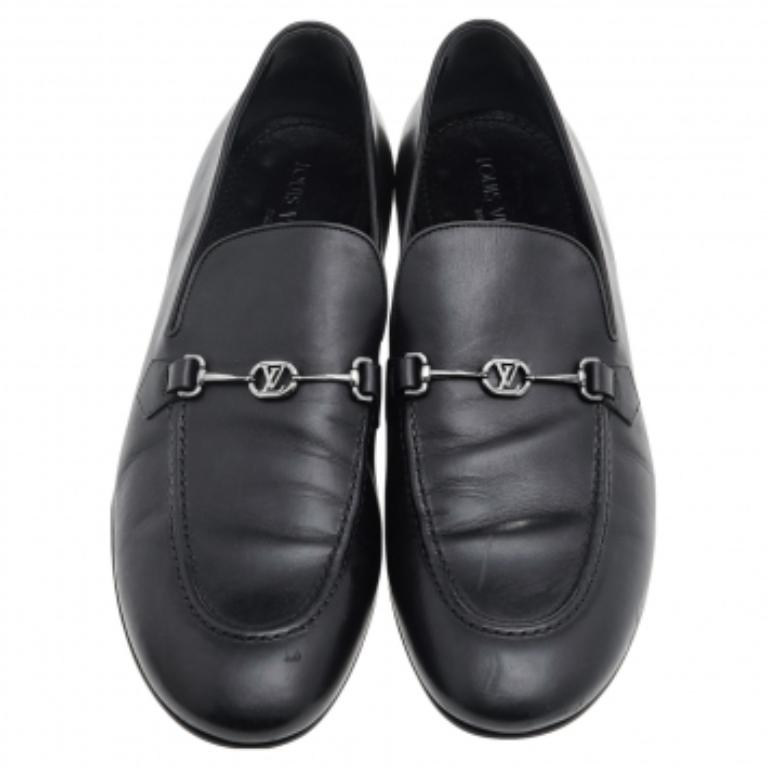 Louis Vuitton - Mocassini in pelle nera misura 45 In condizioni buone in vendita a Dubai, Al Qouz 2