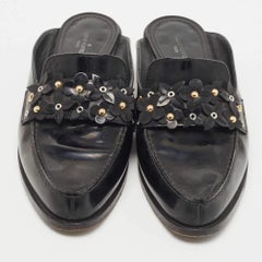 Louis Vuitton Pantoletten aus schwarzem Leder mit Nieten und Blumenapplikation Größe 37,5