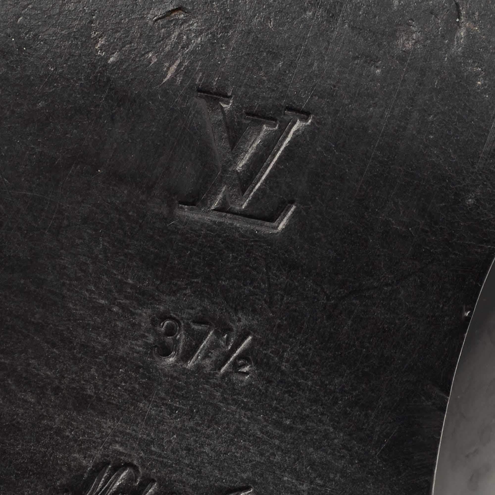 Louis Vuitton Black Leather Studded Flower Applique Mules Size 37.5 For Sale 3