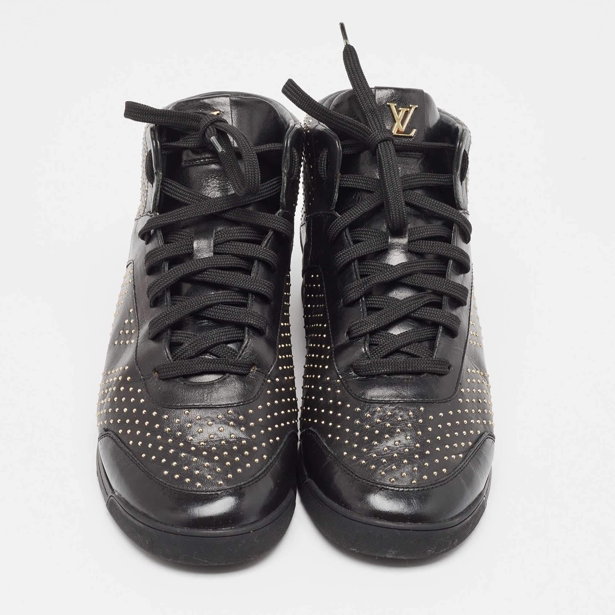 Nero Louis Vuitton - Scarpe da ginnastica alte in pelle nera con borchie - Taglia 39 in vendita
