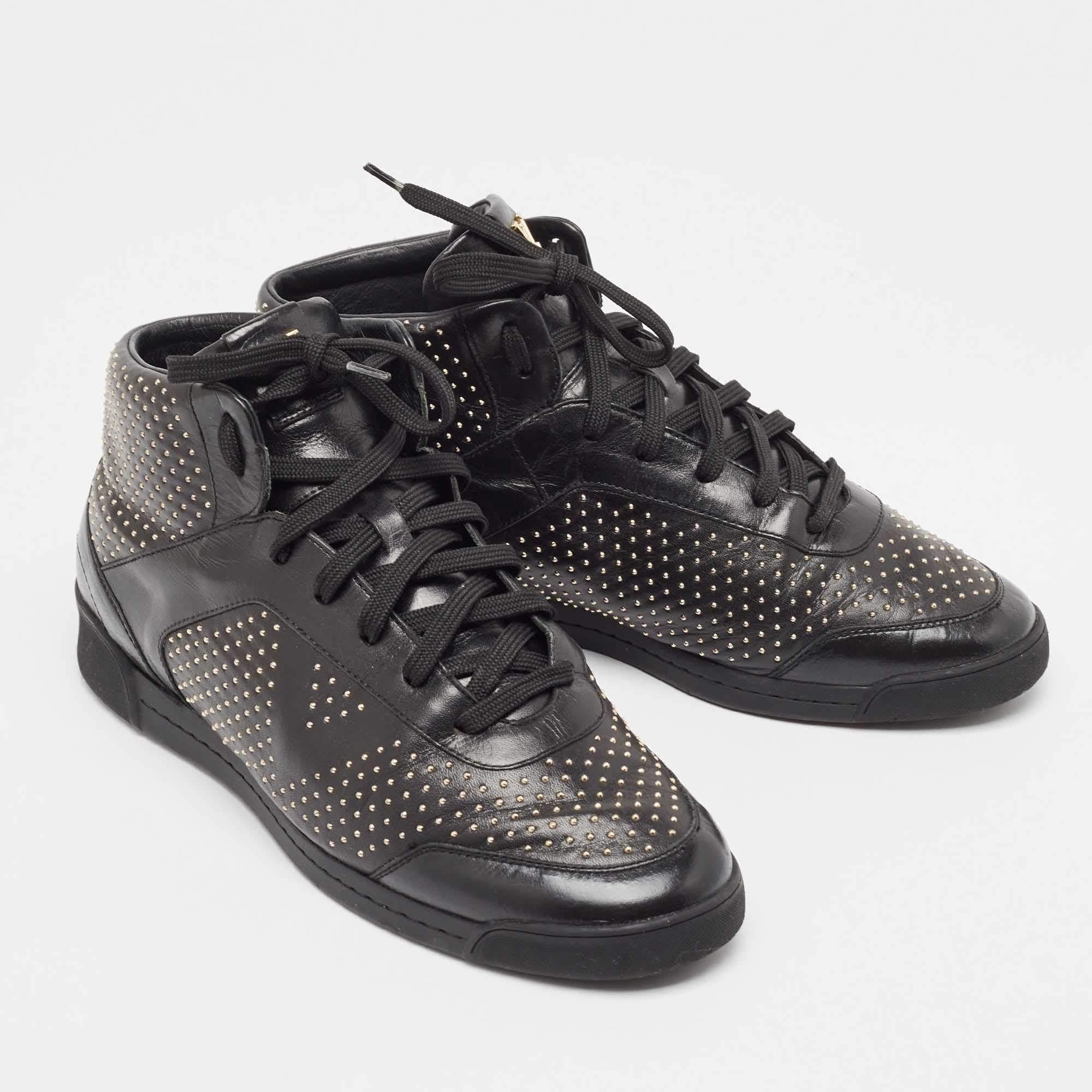 Louis Vuitton - Scarpe da ginnastica alte in pelle nera con borchie - Taglia 39 In condizioni ottime in vendita a Dubai, Al Qouz 2