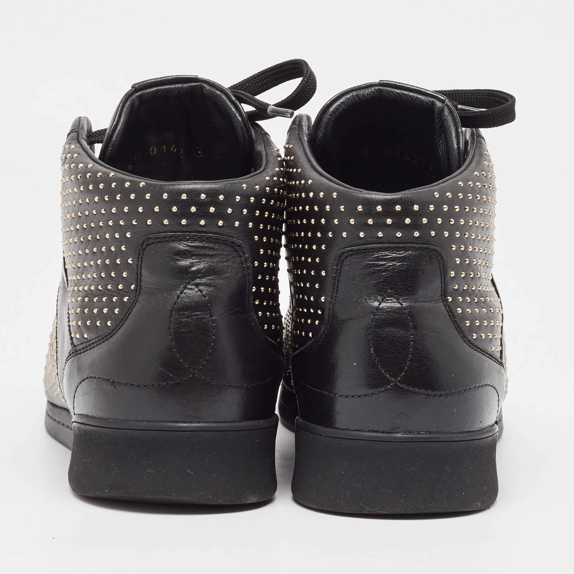 Donna Louis Vuitton - Scarpe da ginnastica alte in pelle nera con borchie - Taglia 39 in vendita
