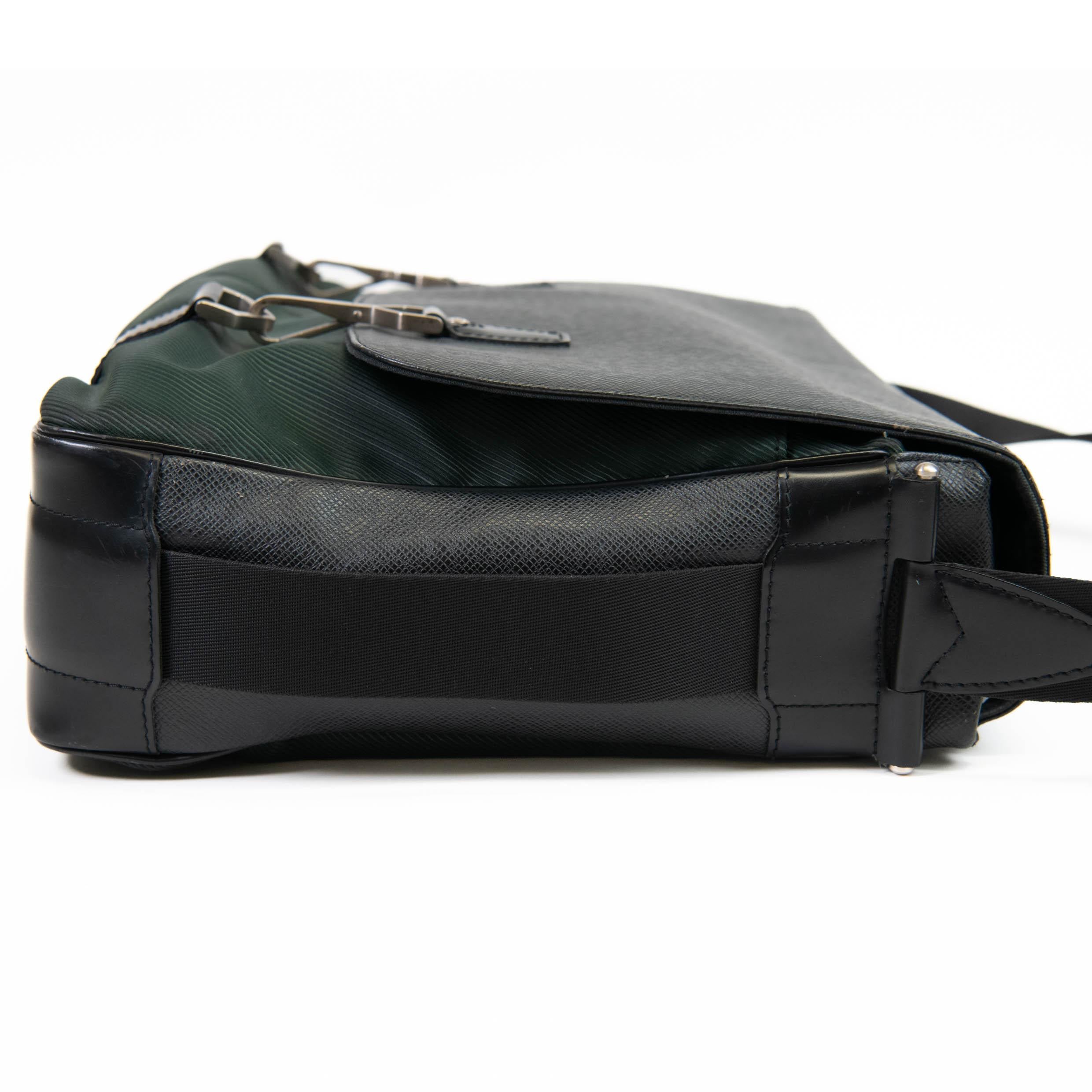 Louis Vuitton Black Leather Taiga Dersou Messenger Bag 1