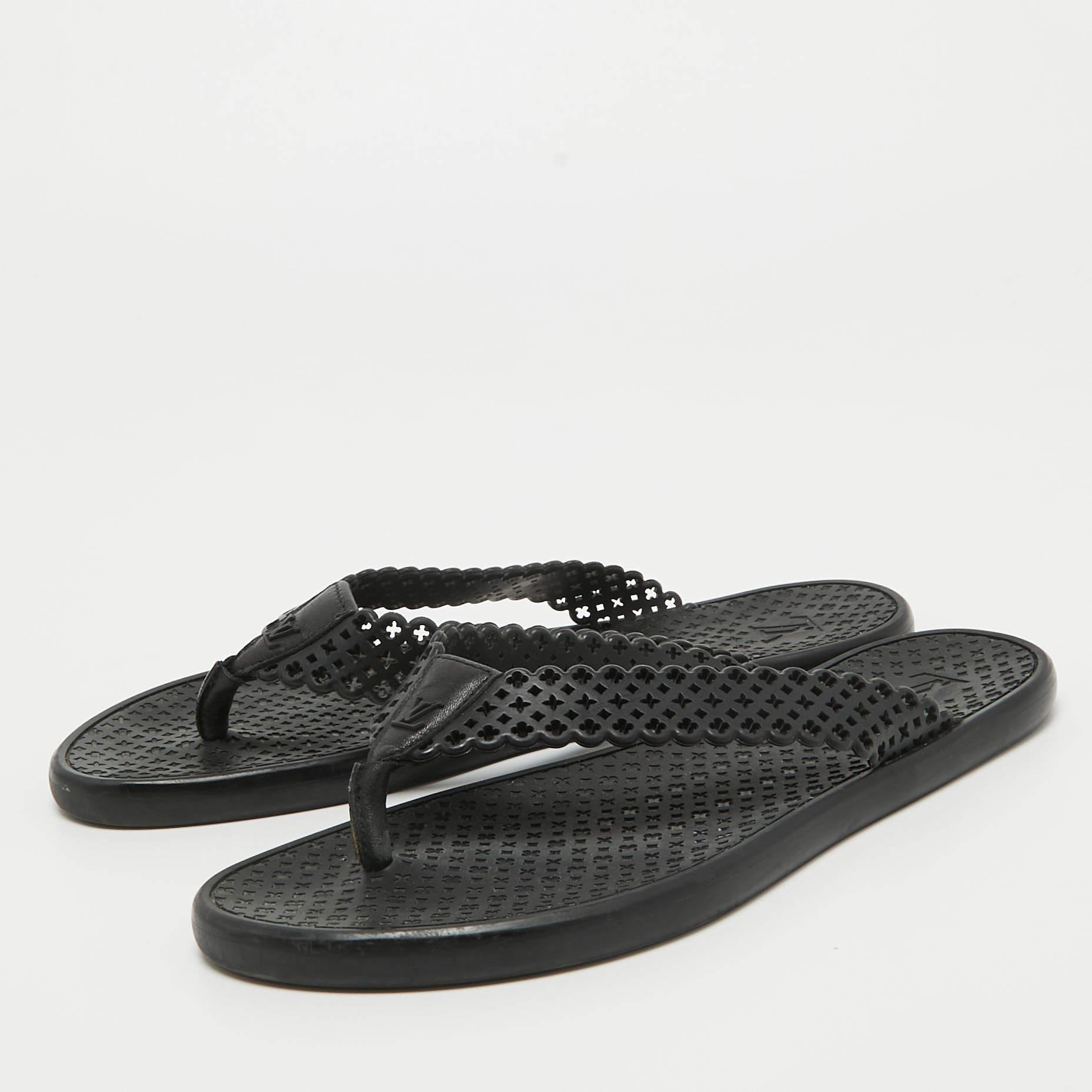 Louis Vuitton Black Leather Thong Flat Sandals Size 39.5 For Sale 3