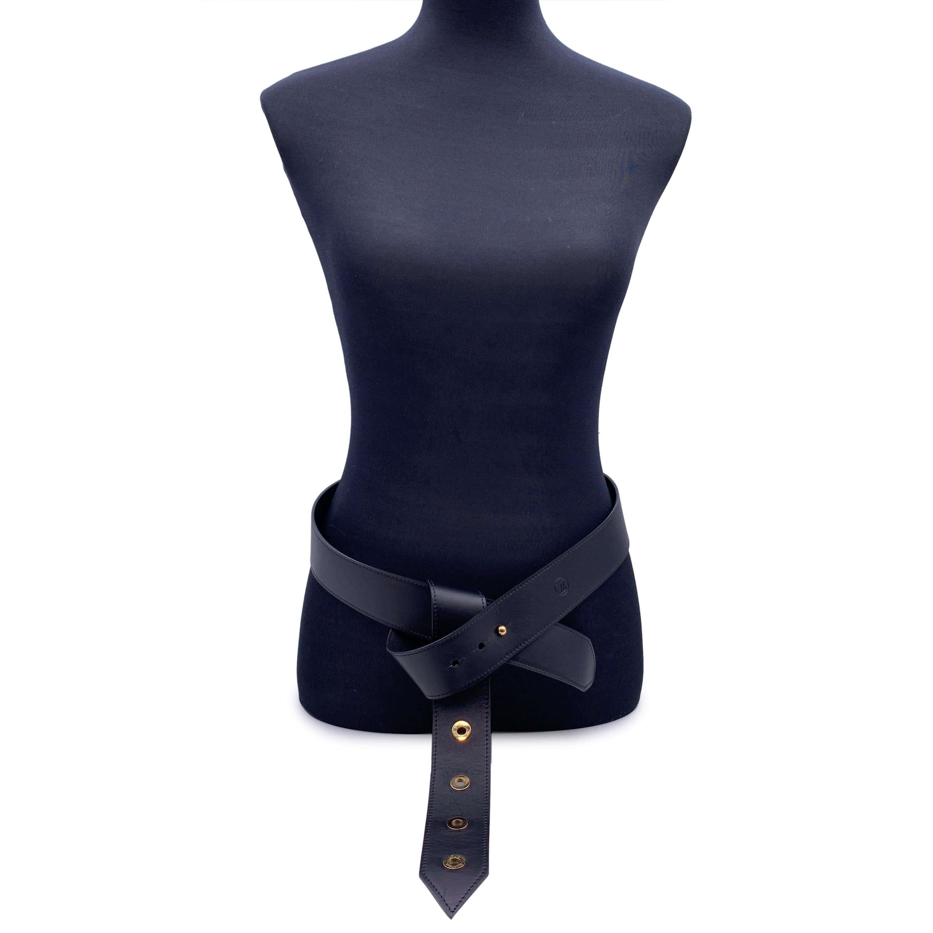 Women's or Men's Louis Vuitton Black Leather Tie the Knot Eyelet Belt Size 90/36 For Sale
