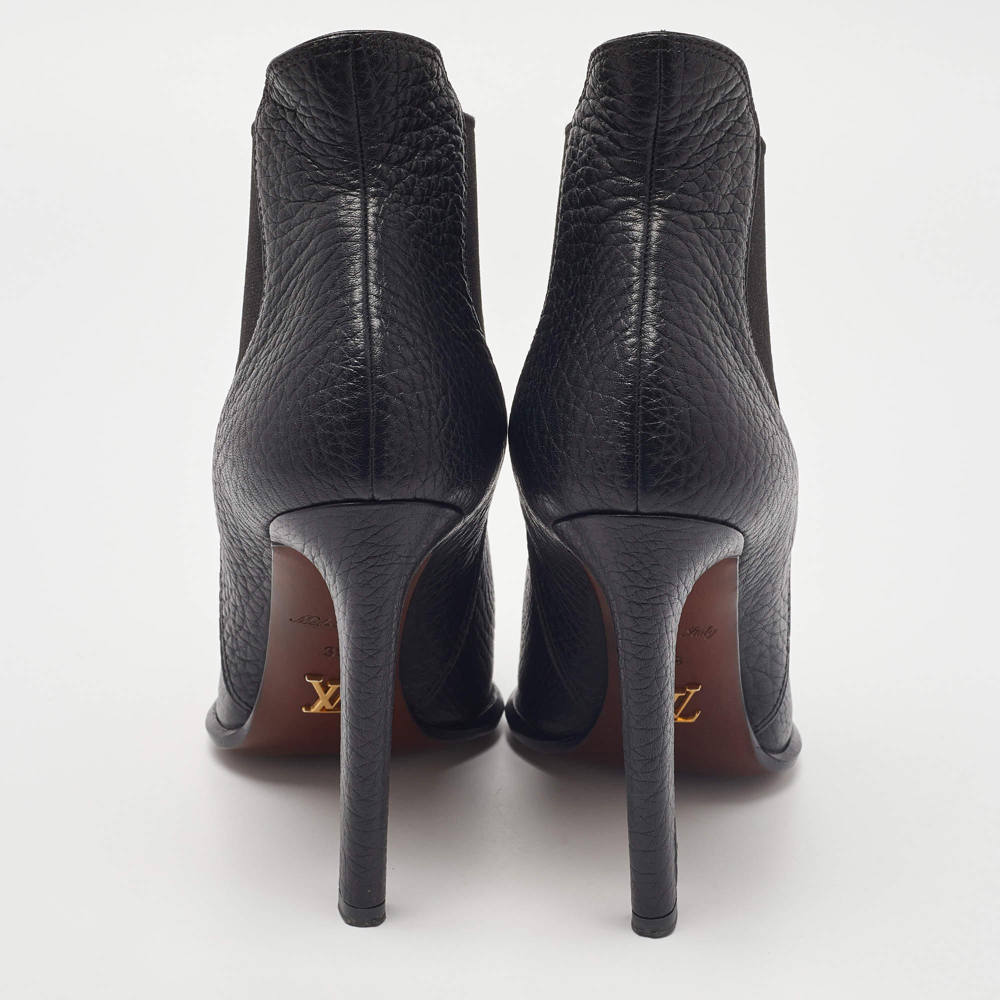Louis Vuitton Black Leather Ultimate Ankle Booties Size 39 In Good Condition For Sale In Dubai, Al Qouz 2